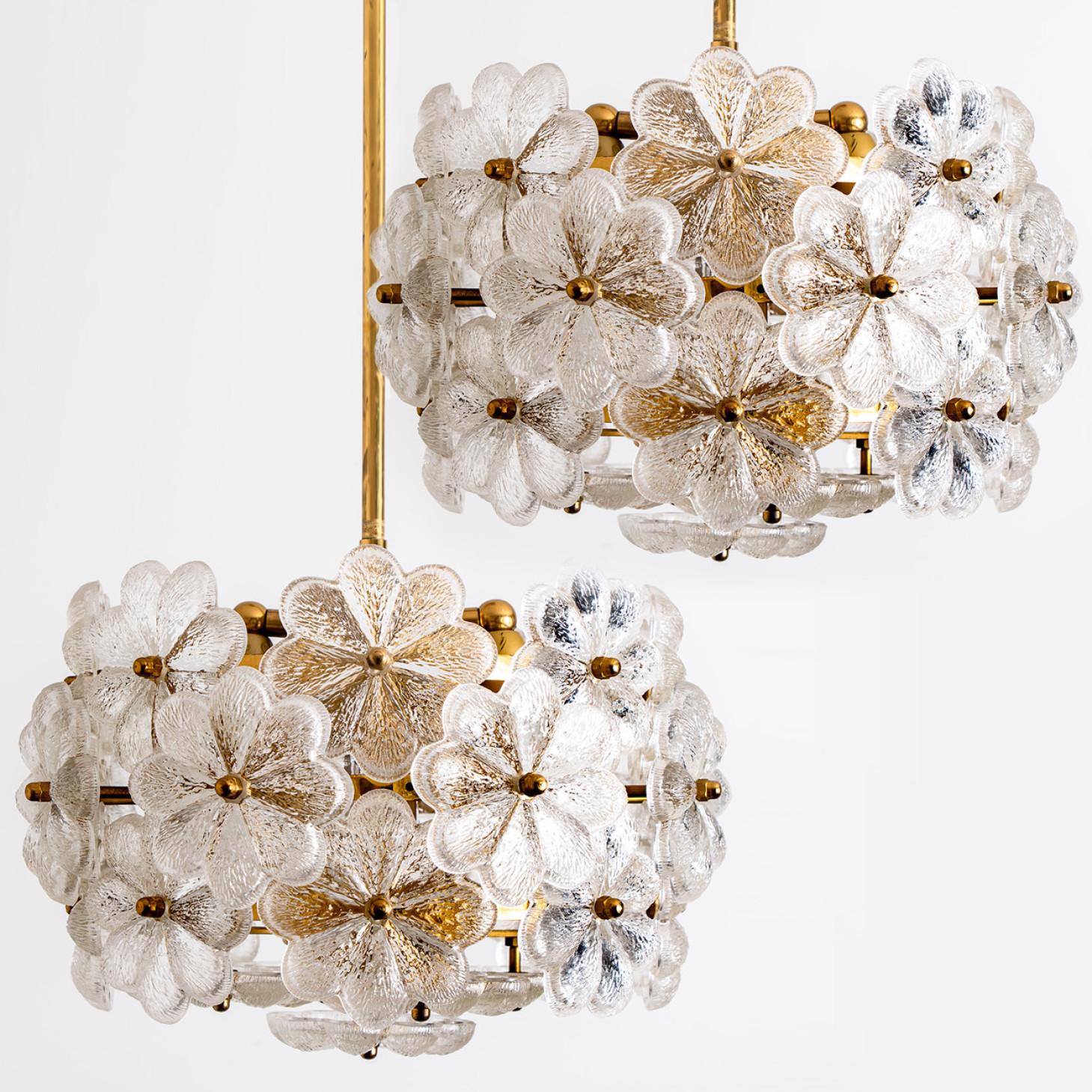 Stunning pair of chandeliers with crystal flower glass over a brass frame, made by Ernst Palme in Germany, 1970s.

High quality and in very good condition. Cleaned, well-wired and ready to use.

The chandelier requires E14 small bulbs with 40W max.
