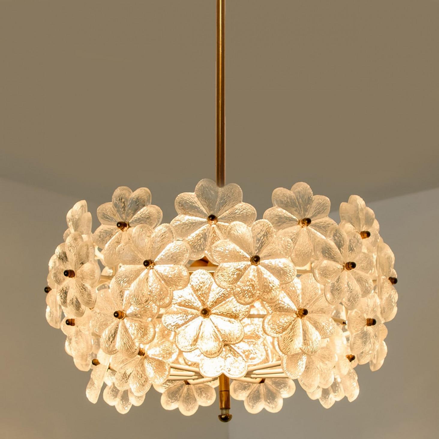 Altro Coppia di lampadari a fiore in cristallo di Ernst Palme, Germania, anni '70 in vendita