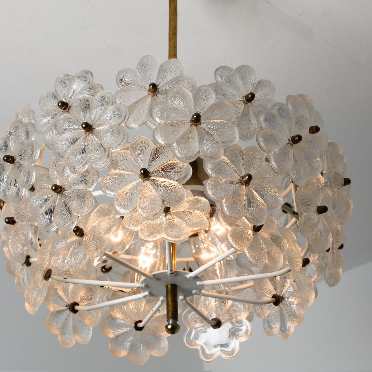 Fine XX secolo Coppia di lampadari a fiore in cristallo di Ernst Palme, Germania, anni '70 in vendita