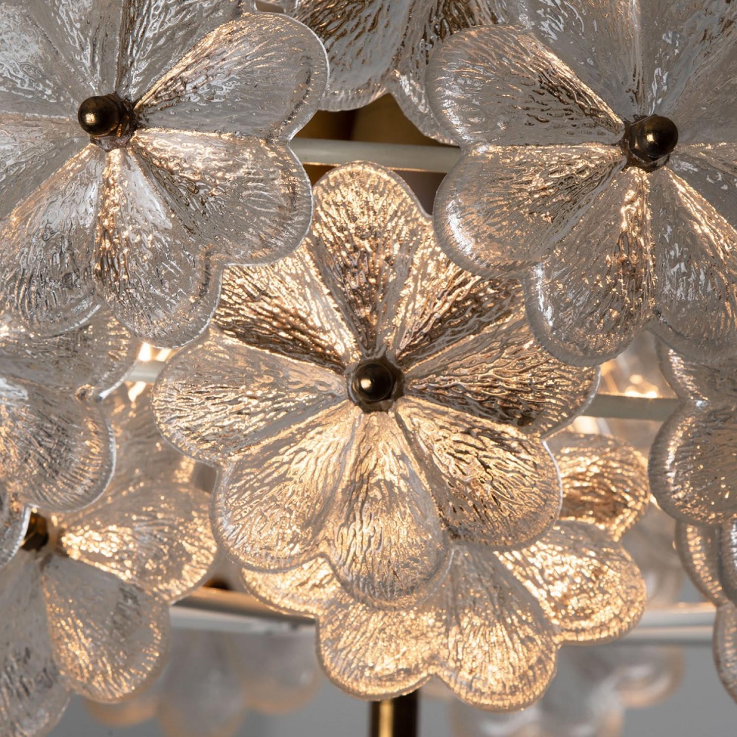 Ottone Coppia di lampadari a fiore in cristallo di Ernst Palme, Germania, anni '70 in vendita