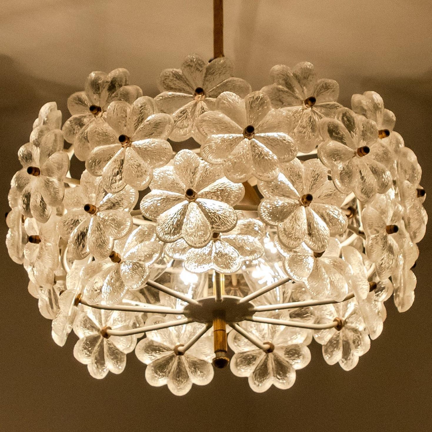 Coppia di lampadari a fiore in cristallo di Ernst Palme, Germania, anni '70 in vendita 1