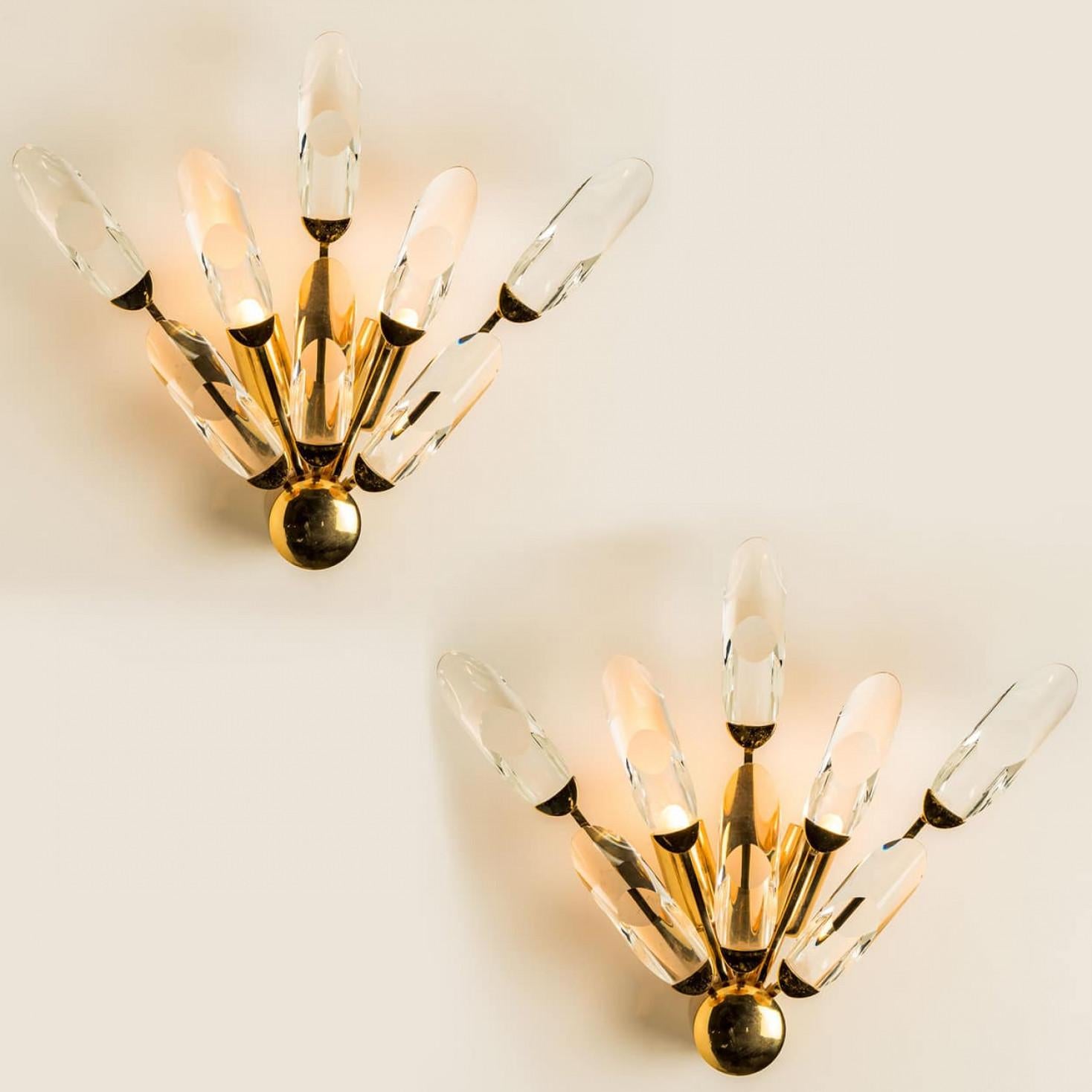 Mid-Century Modern Pair of Crystal Gilded Brass Sconces by Oscar Torlasco for Stilkronen For Sale