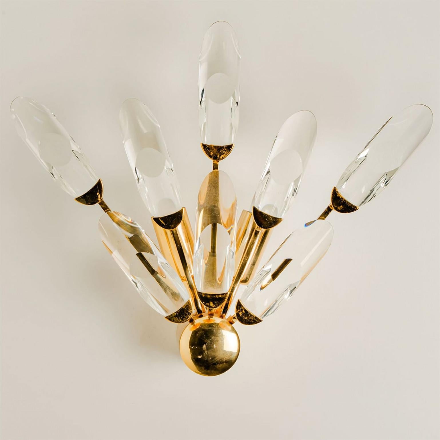 Pair of Crystal Gilded Brass Sconces by Oscar Torlasco for Stilkronen In Excellent Condition For Sale In Rijssen, NL