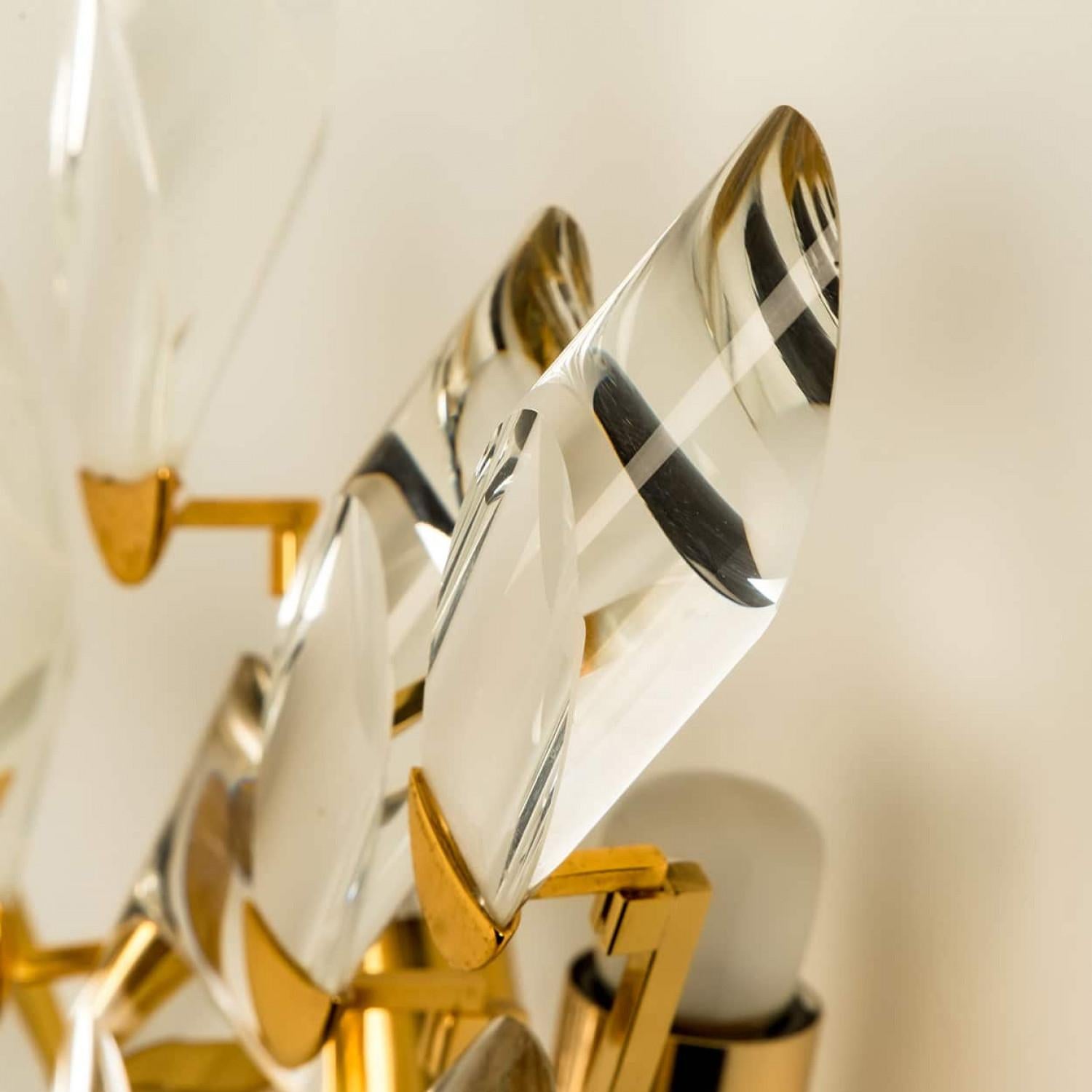 Late 20th Century Pair of Crystal Gilded Brass Sconces by Oscar Torlasco for Stilkronen For Sale