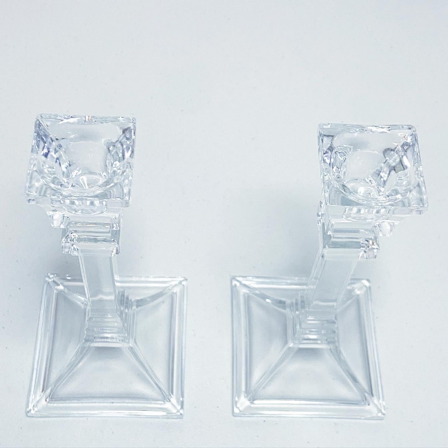 Incroyable paire de bougeoirs en verre cristallin.

Informations complémentaires :
Matériau : Verre
Couleur : Transparent
Style : Contemporain, Traditionnel
Période de temps : Début du 21e siècle
Dimensions : 3,5