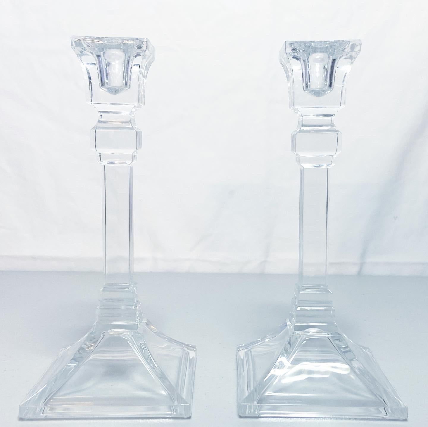 Paire de bougeoirs en cristal des années 1980 Bon état - En vente à Delray Beach, FL