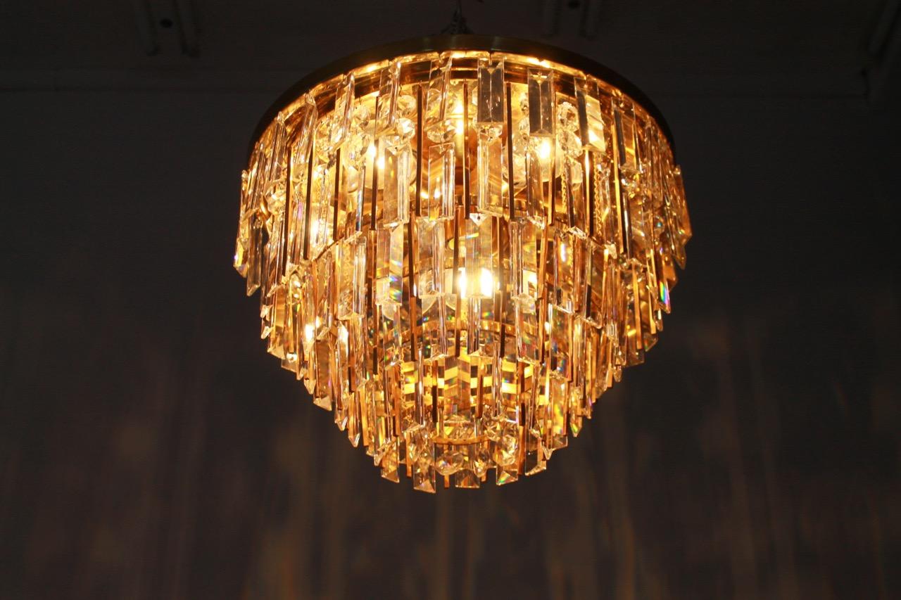 Beautiful flush mount chandelier by Pala, 1970s. Gilded brass and crystal glass.
Very dood condition. No cracks or damages on the glasses. 
The chandelier need 6 x bulbs with an E27 socket. Maximum 40 watts per bulb or LED.

  
Palme & Walter