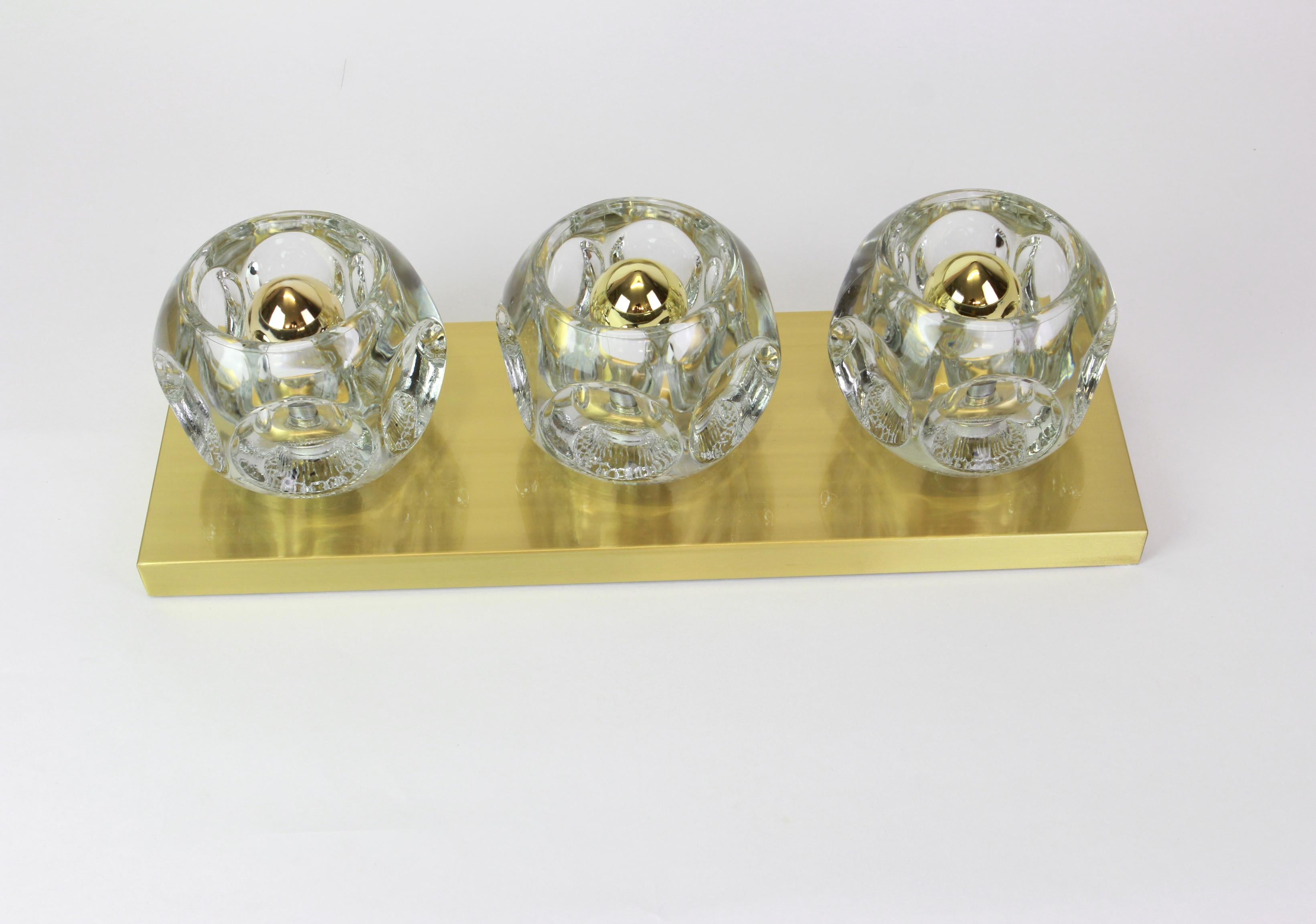Pair of exclusive Sputnik crystal glass wall sconce designed by Sciolari for Peil & Putzler, Germany, 1970s
Wonderful light effect.

Heavy quality and in very good condition. Cleaned, well-wired and ready to use. The fixture requires 3 x E14 Small