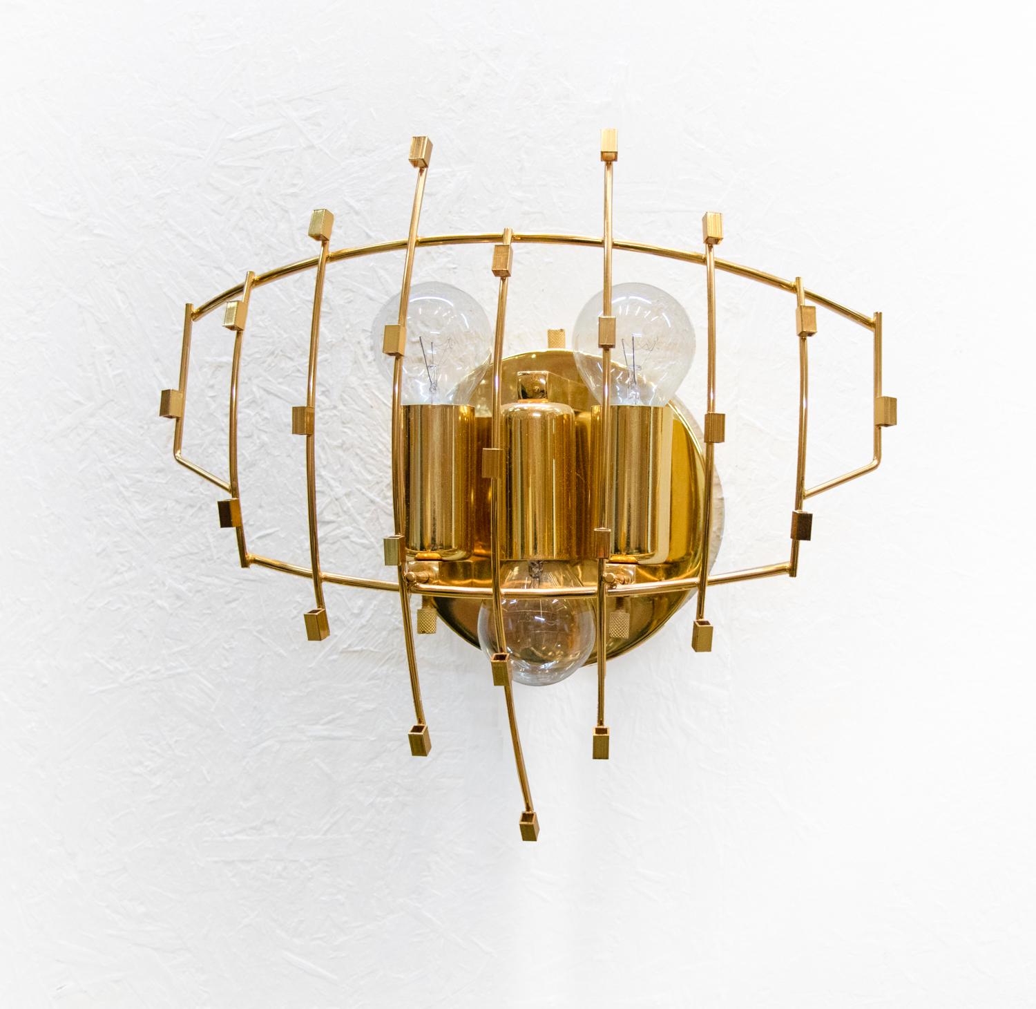 Pair of Crystal & Gold Plated Wall Lights by Oscar Torlasco for Stilkronen 1970s For Sale 4