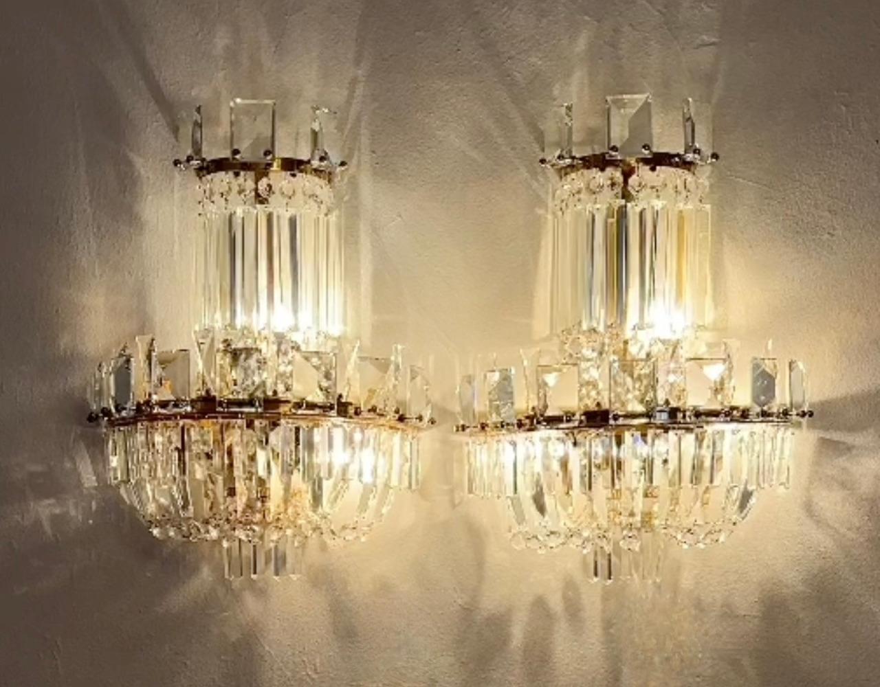Mid-Century Modern Pair of Crystal Mid Century Wall Sconces For Sale