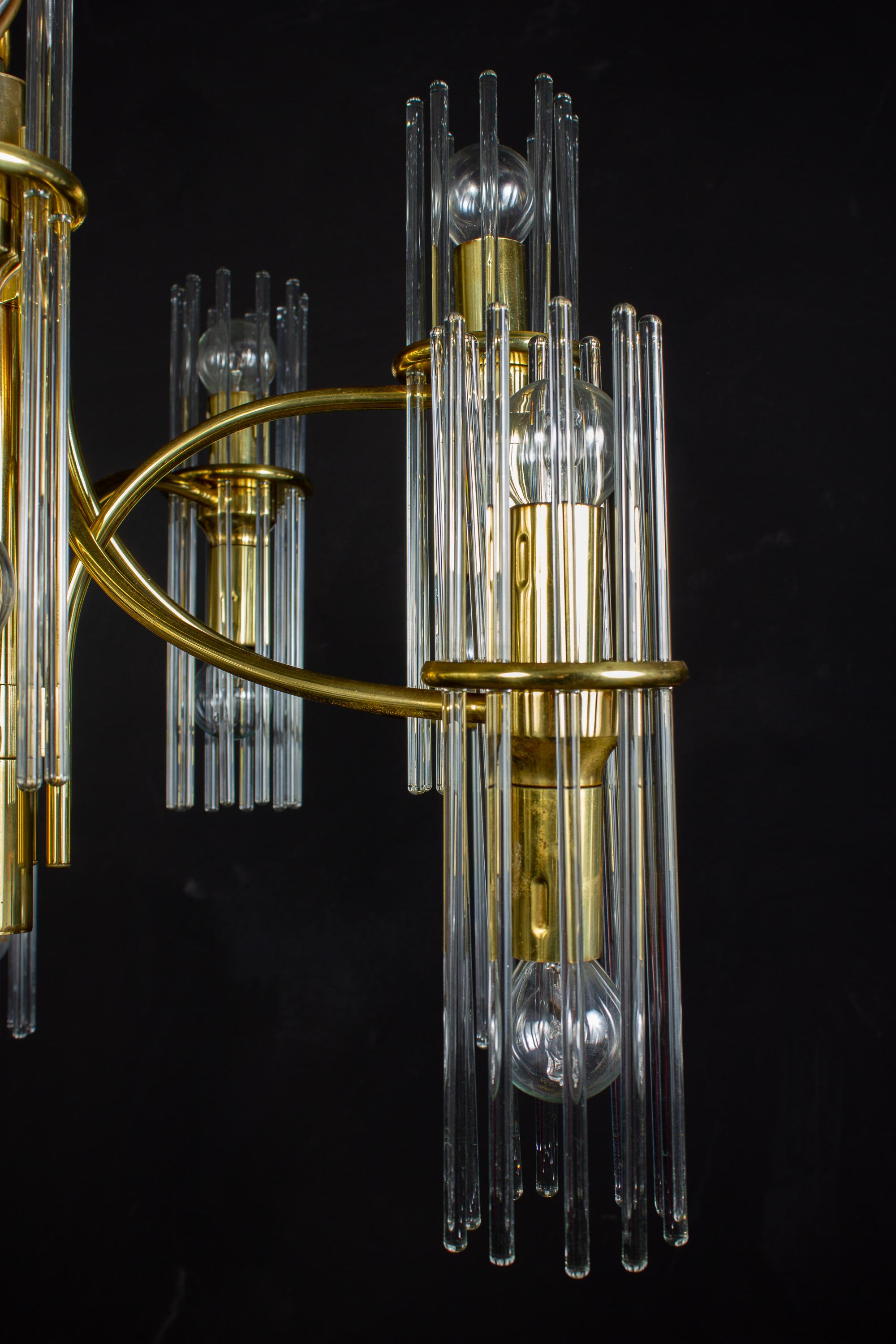 Paire de lustres ou lanternes en laiton et tige de cristal de Gaetano Sciolari, années 1960 en vente 3