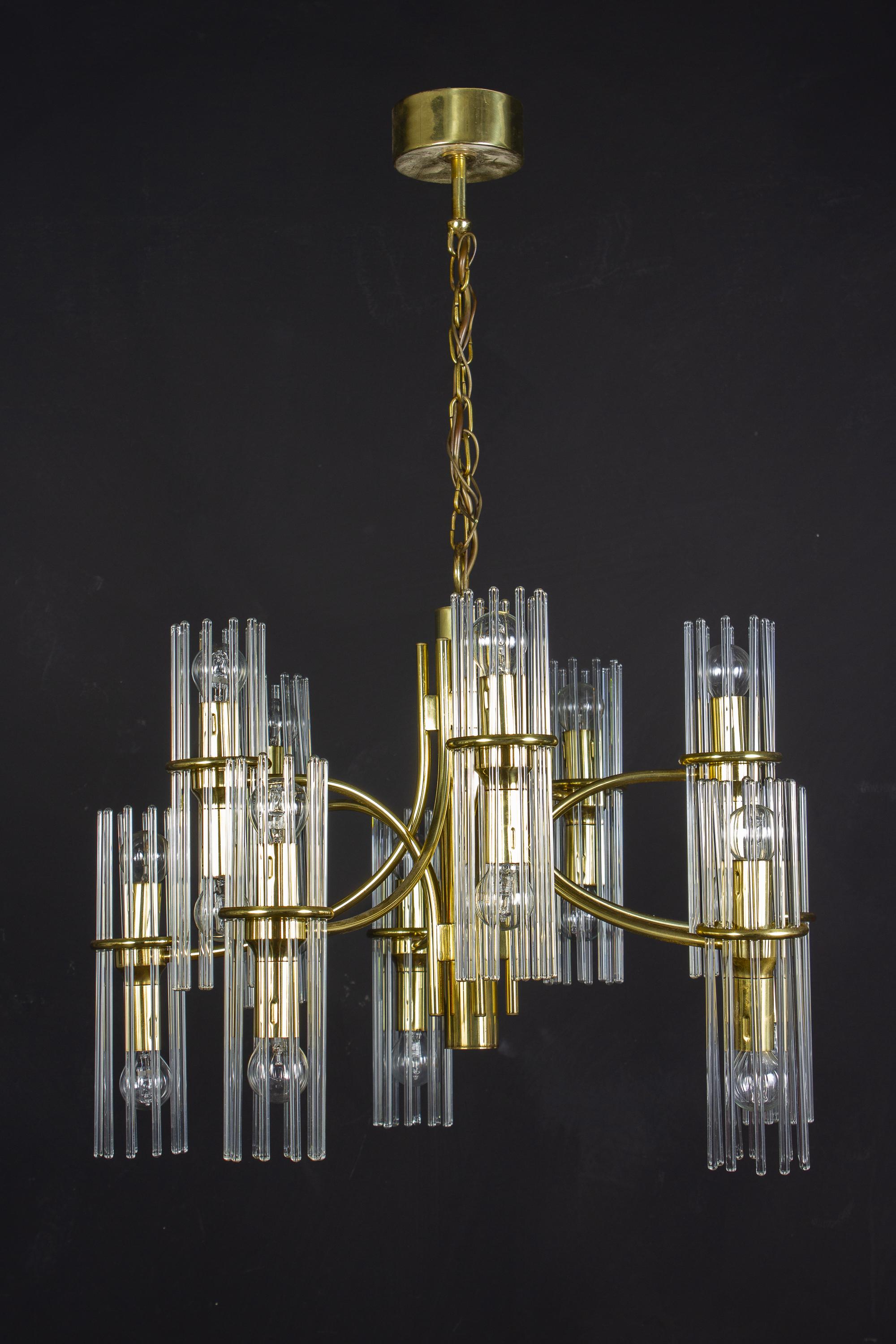 20ième siècle Paire de lustres ou lanternes en laiton et tige de cristal de Gaetano Sciolari, années 1960 en vente