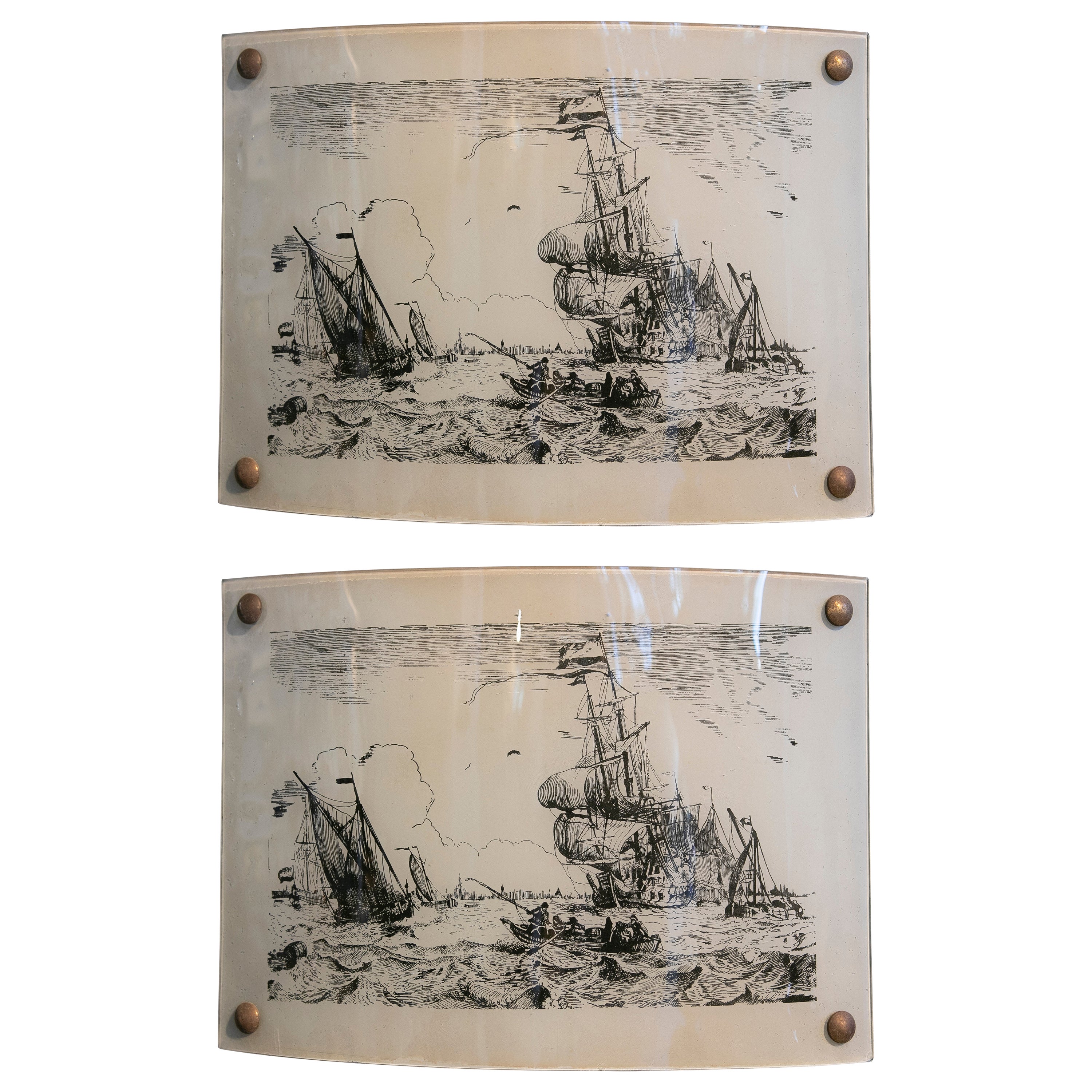 Paire d'appliques en cristal décorées d'une peinture de bateau en vente