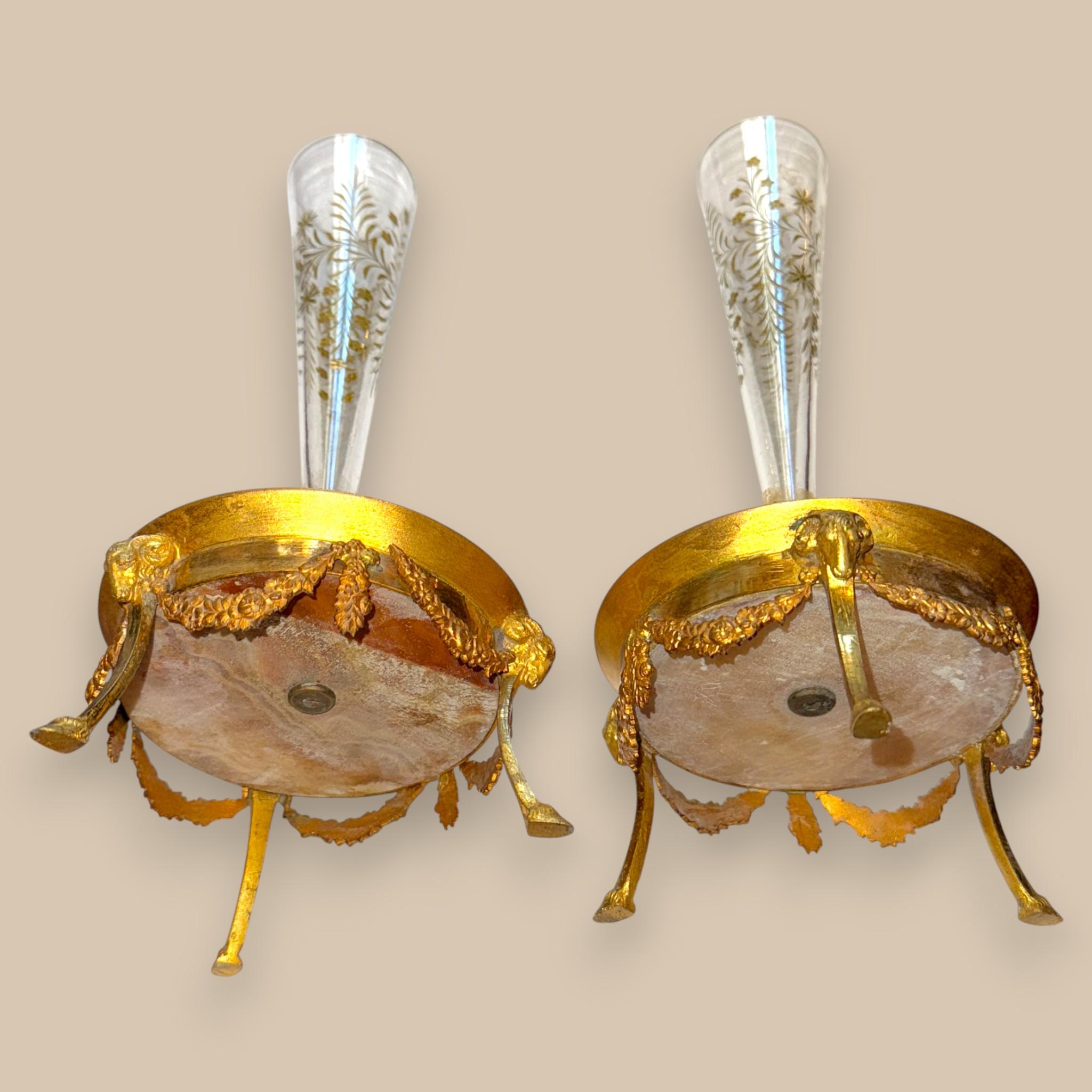 Paar Soliflores-Vasen aus Kristall auf Sockeln aus Bronze und Alabaster, 19. im Angebot 4