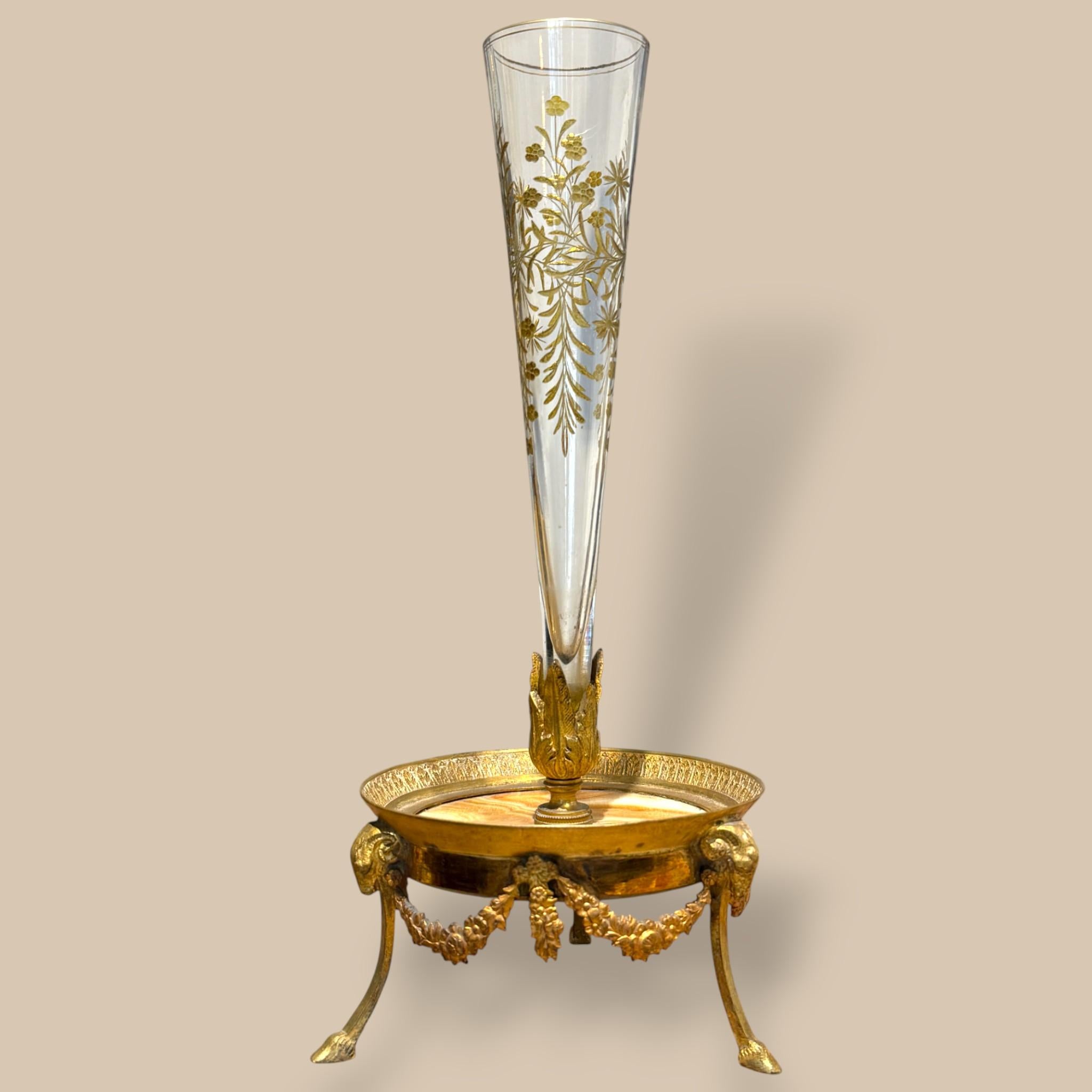 Paar Soliflores-Vasen aus Kristall auf Sockeln aus Bronze und Alabaster, 19. (Französisch) im Angebot