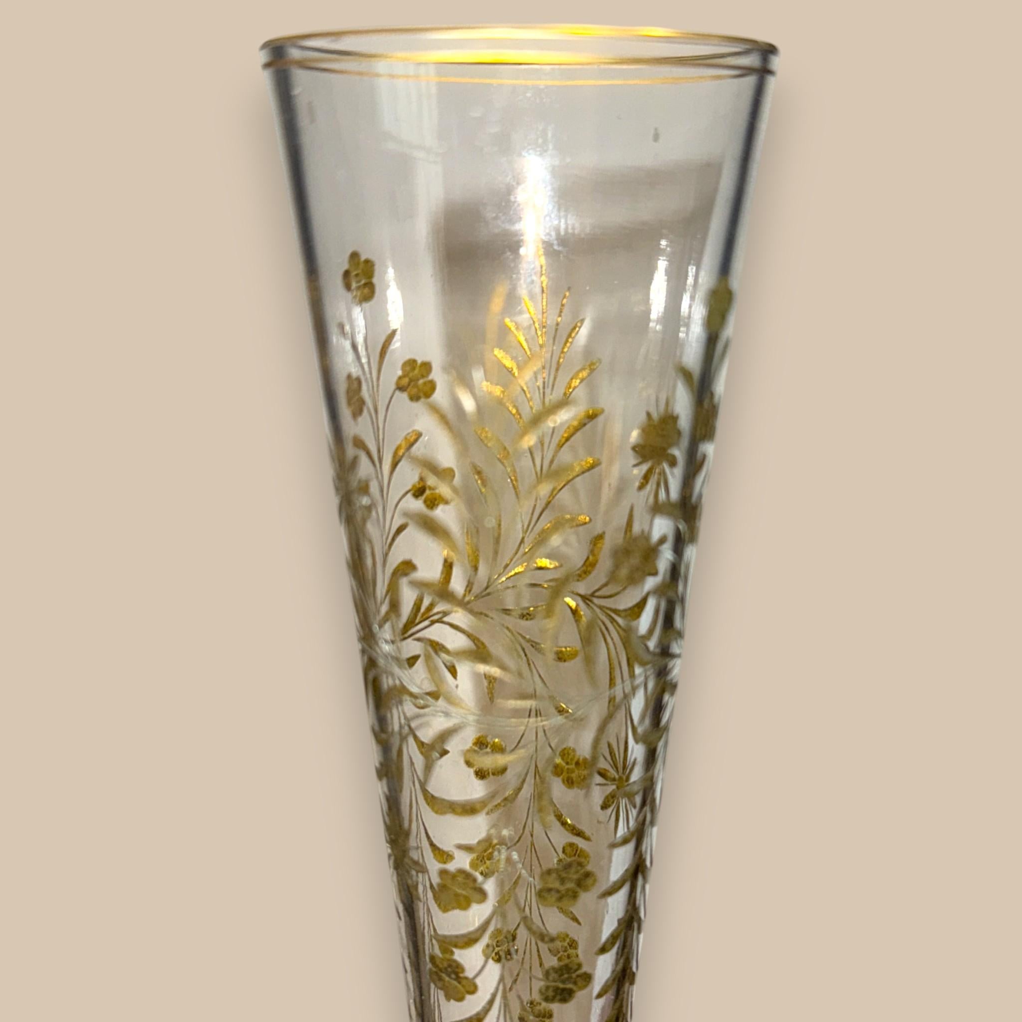 Paar Soliflores-Vasen aus Kristall auf Sockeln aus Bronze und Alabaster, 19. (Handgefertigt) im Angebot