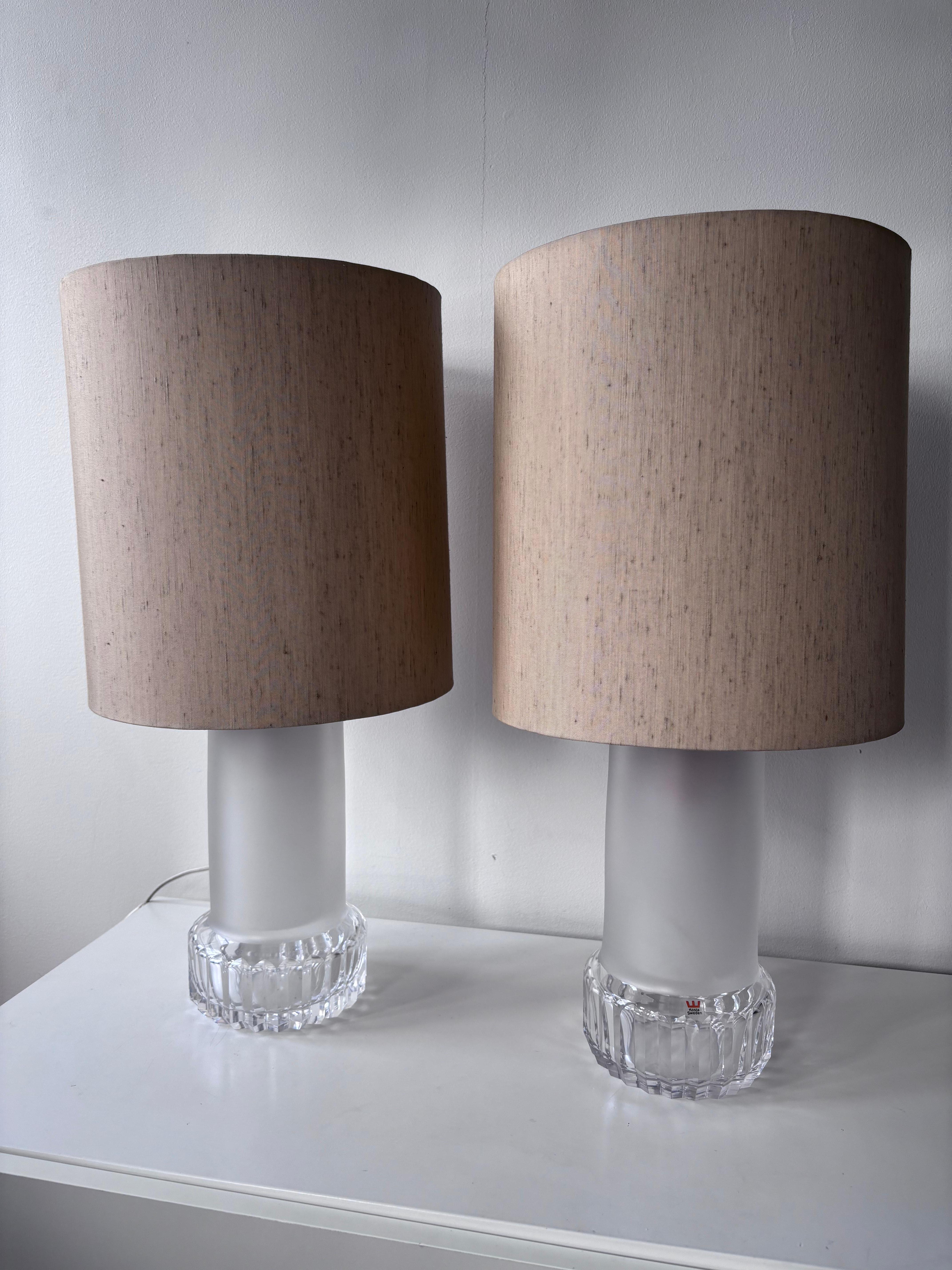 Dépoli Paire de lampes de table en cristal par Ove Sandberg pour Kosta, Suède, années 70 en vente