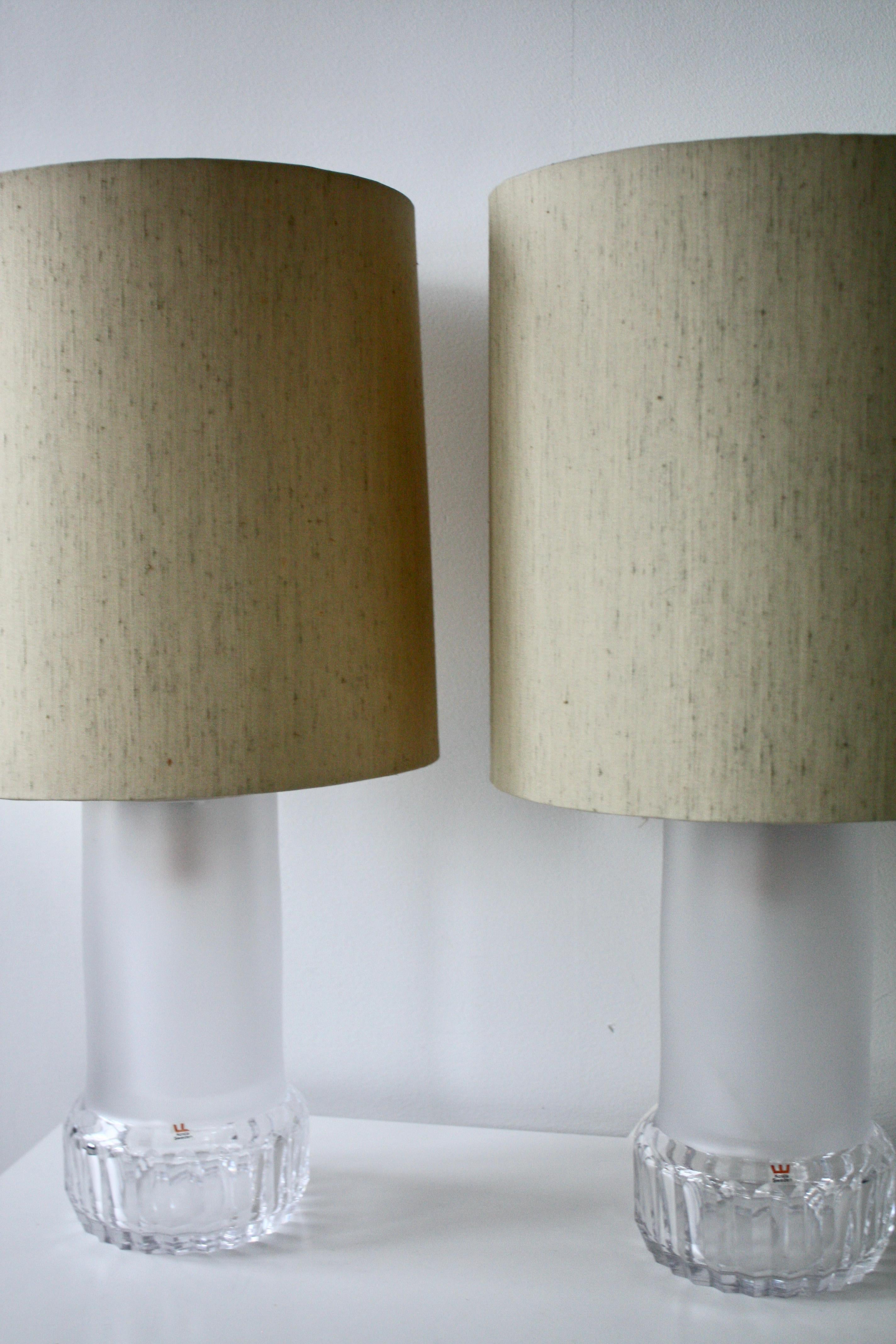 Dépoli Paire de lampes de table en cristal par Ove Sandberg pour Kosta, Suède, années 70 en vente