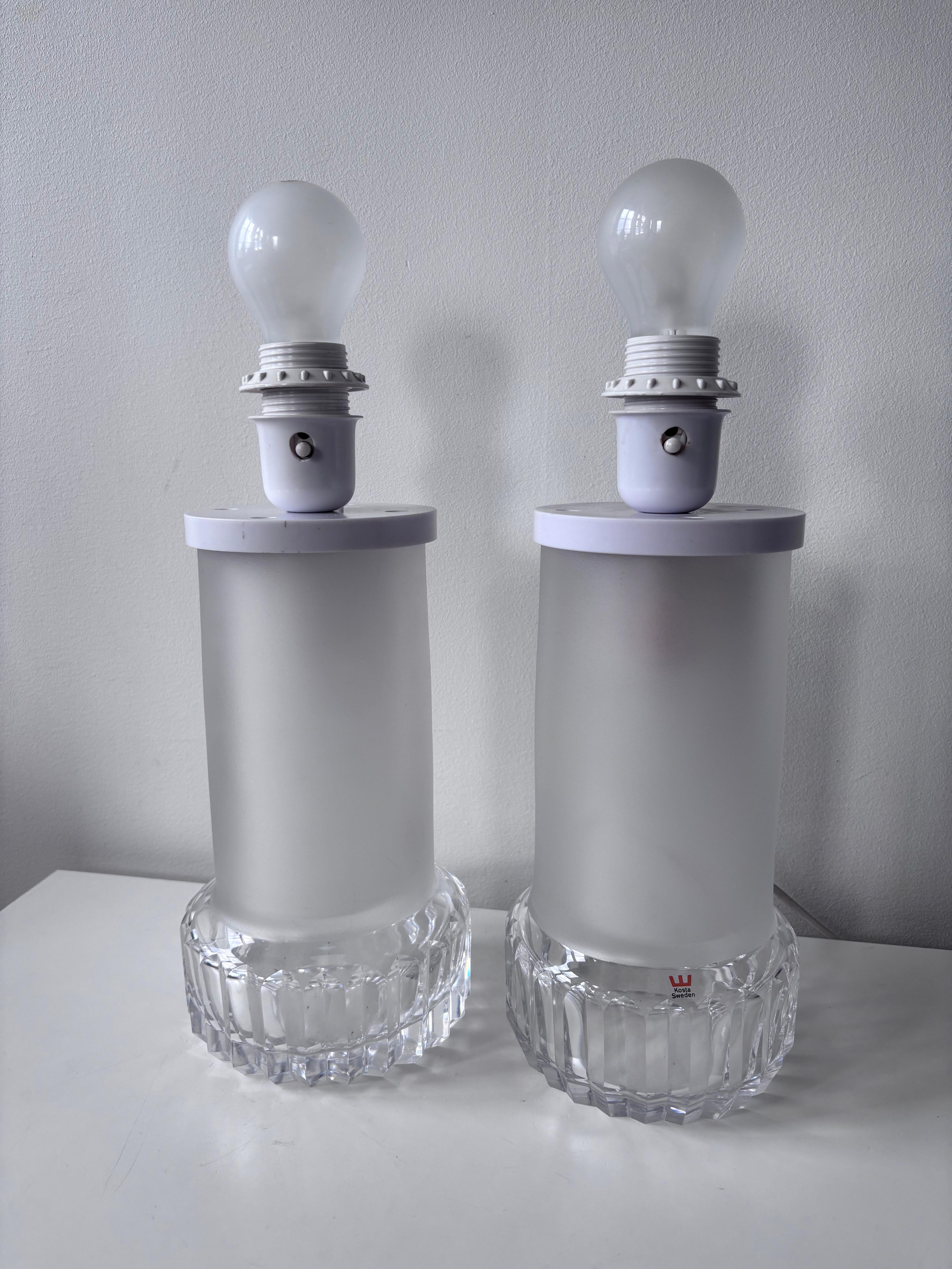 Paire de lampes de table en cristal par Ove Sandberg pour Kosta, Suède, années 70 Bon état - En vente à Västra Frölunda, SE