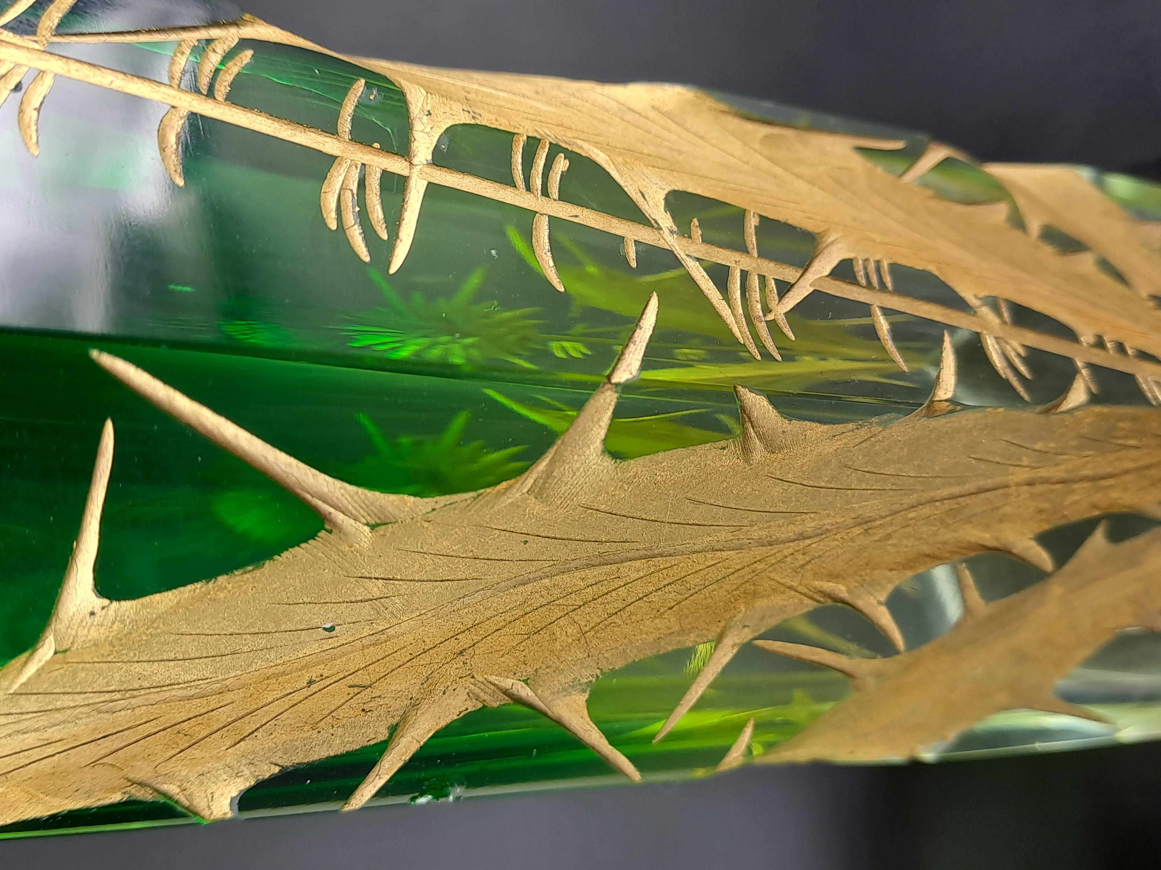 Tchèque Paire de vases en cristal avec chardons - Maison Moser - Période Art Nouveau en vente