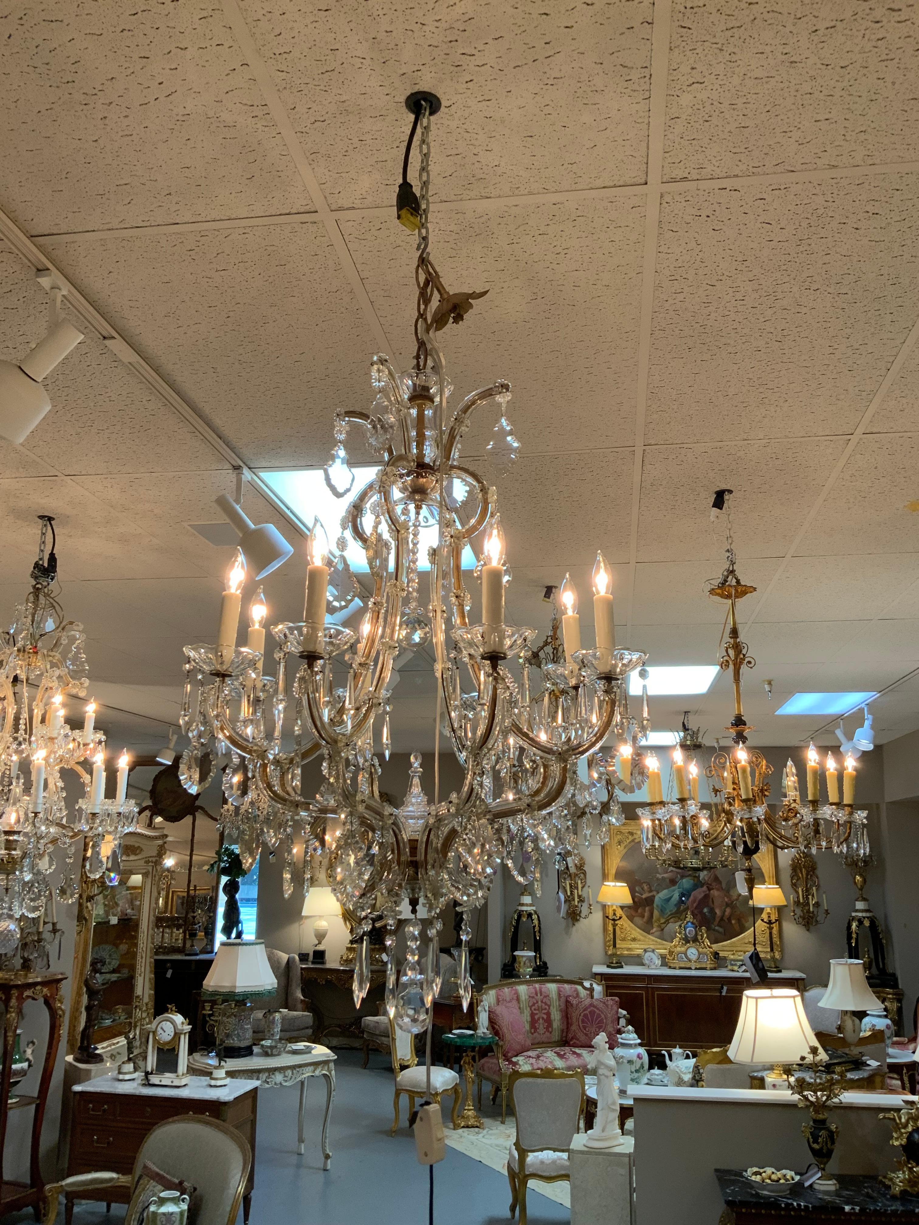 Coppia di lampadari a otto luci in cristallo veneziano in vendita 1