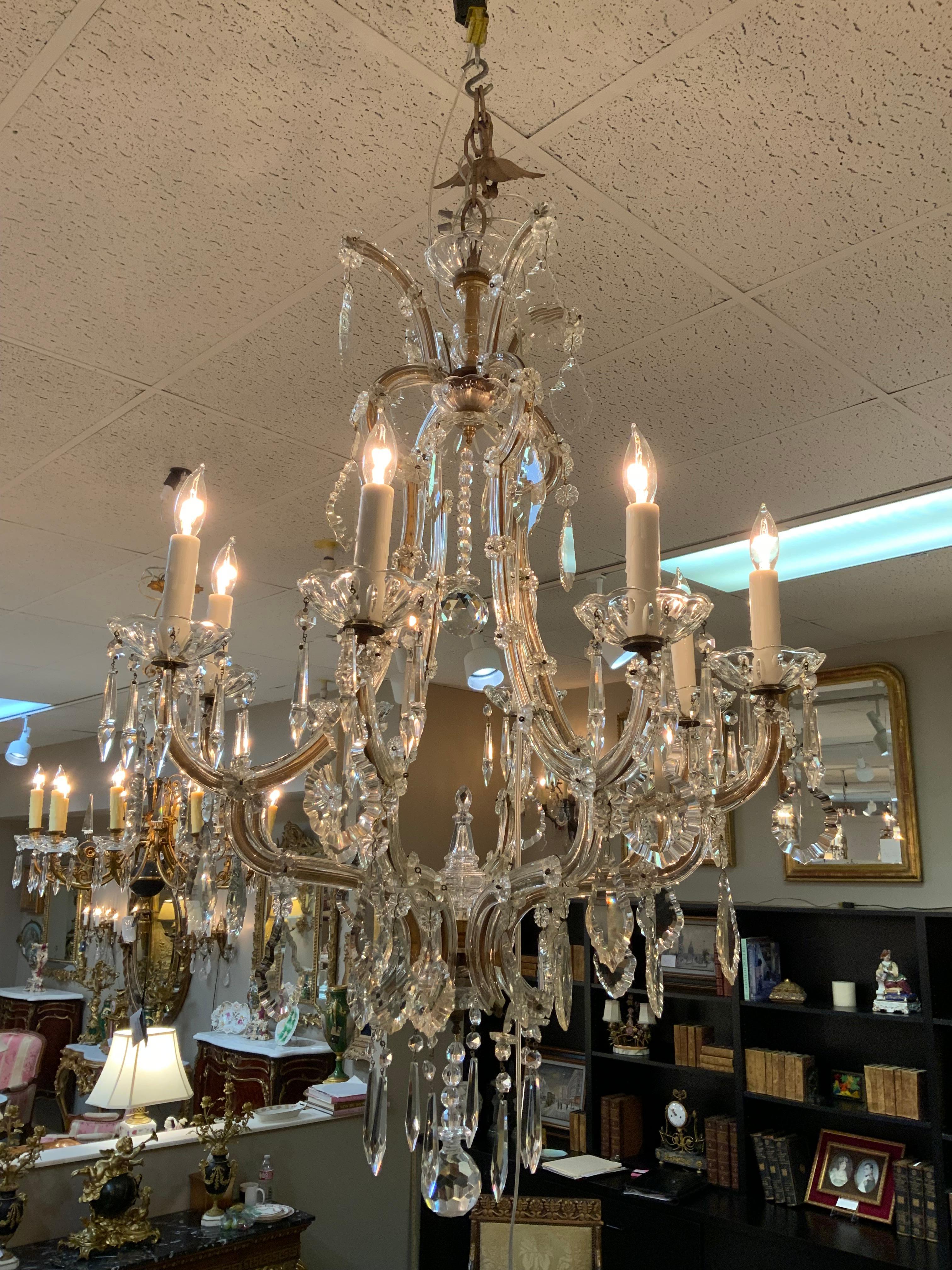 Coppia di lampadari a otto luci in cristallo veneziano in vendita 2