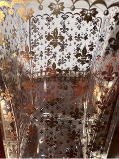 Paar von  Whiskey-Karaffen aus Kristall mit Fleur-De-Lis-Motiven