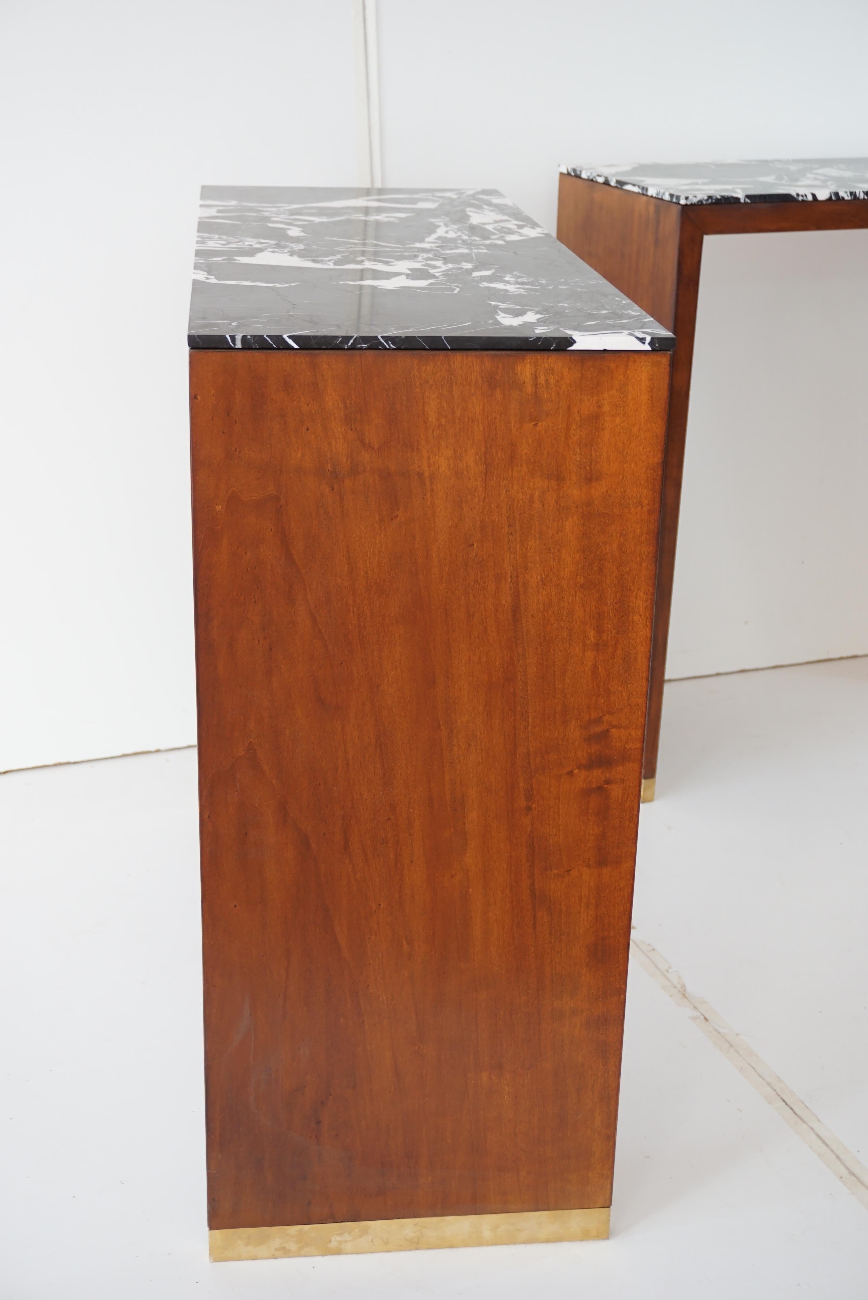 Paire de consoles C&U Lorenzo Ciompi en bois, laiton et marbre, Italie, 2022 en vente 6