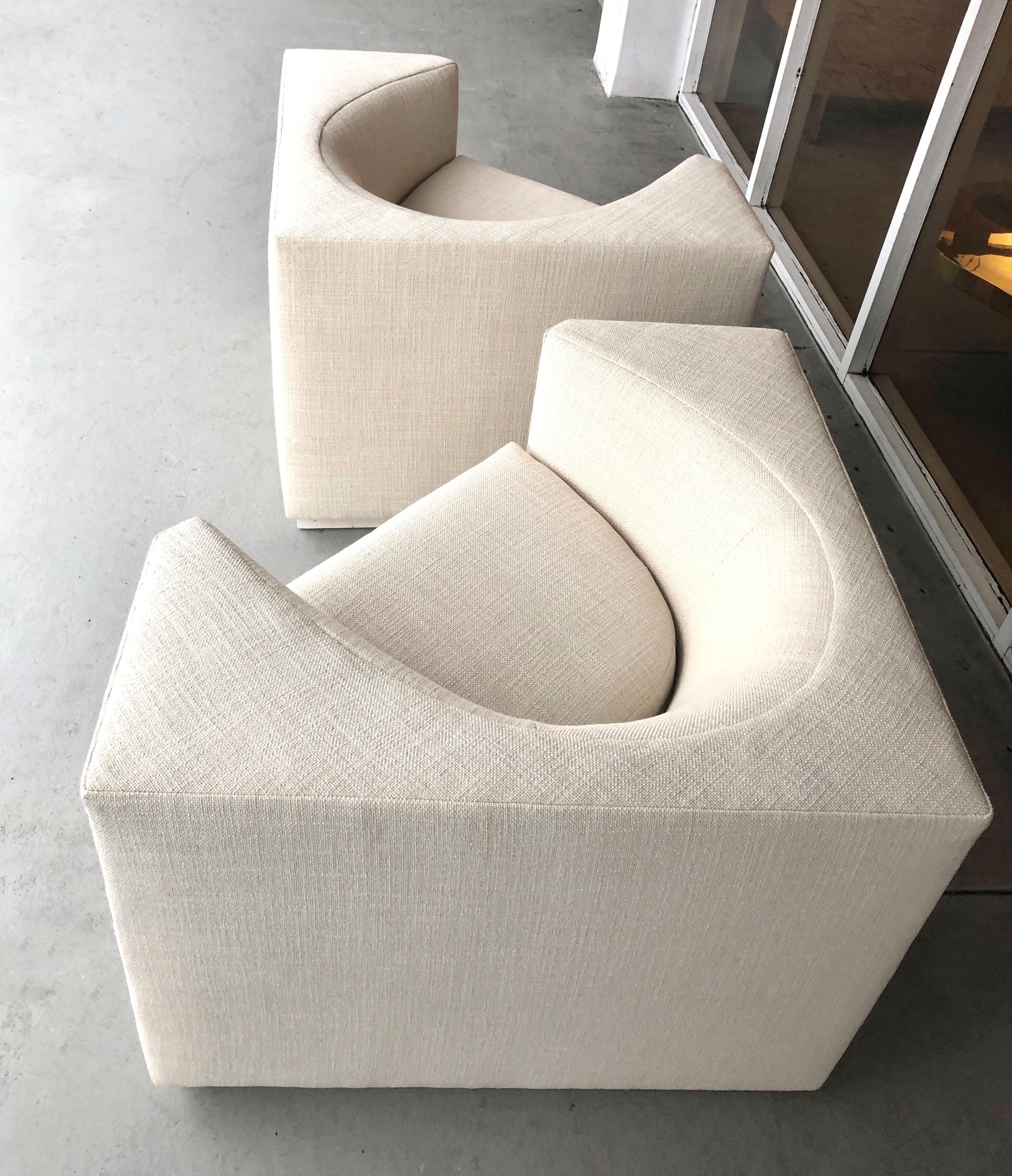 Pair of Cube Geometric Lounge Club Chairs In Good Condition For Sale In Miami, FL