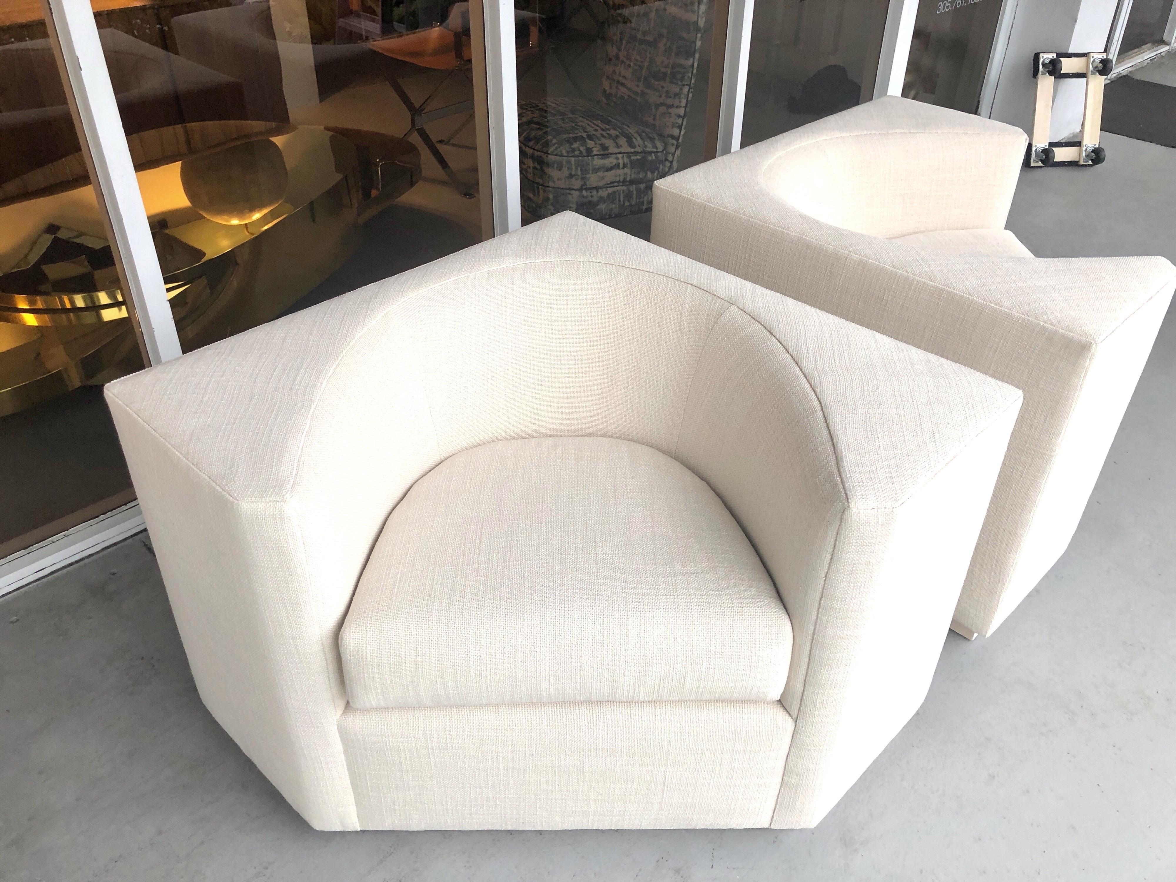Contemporary Pair of Cube Geometric Lounge Club Chairs For Sale