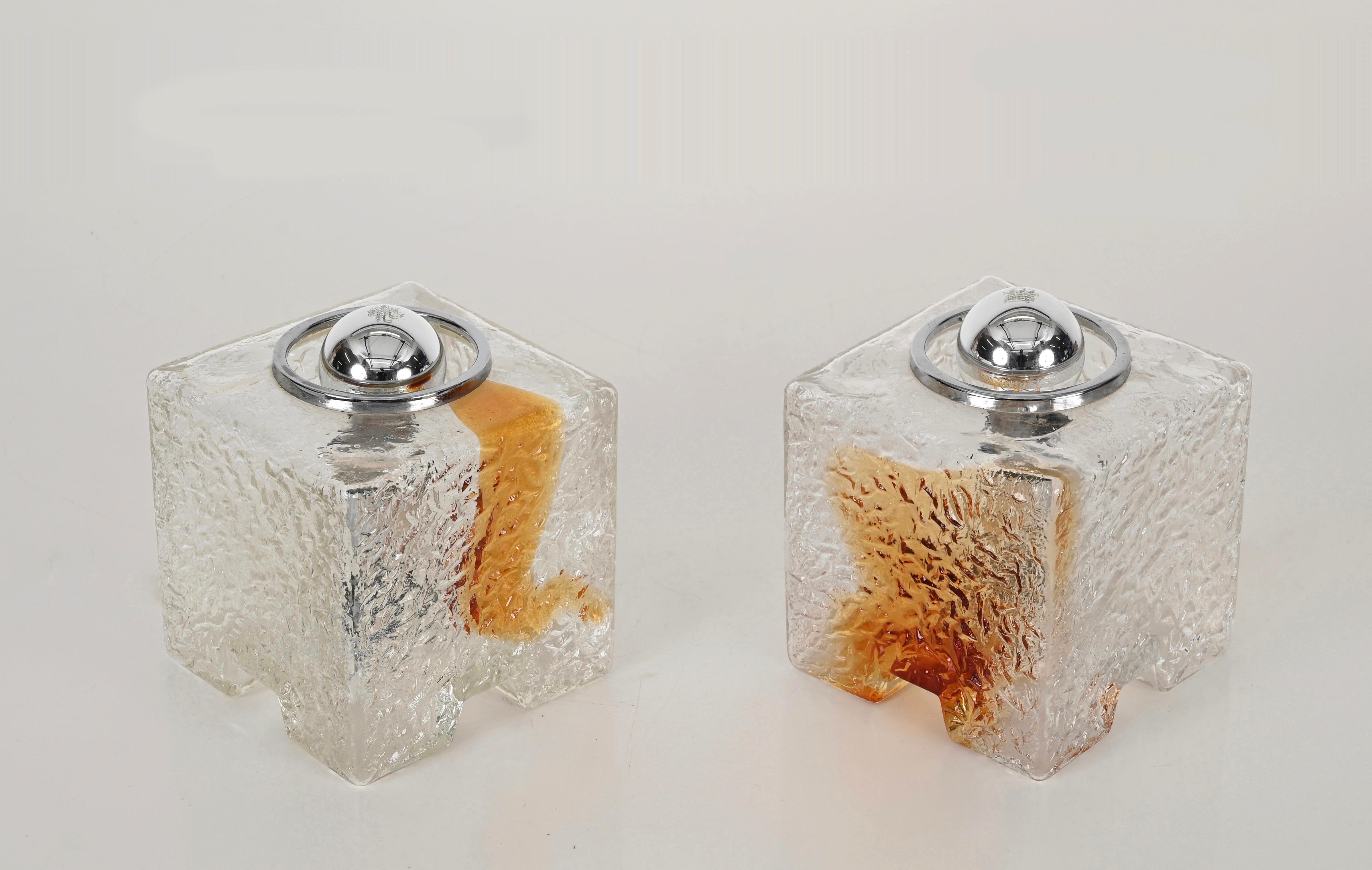 Stunning pair of cube table lamps in Murano frosted glass. These incredibly rare and elegant cube lamps were designed by Toni Zuccheri and produced by Mazzega in Italy during the 1970s.

These wonderful lamps are in amazing conditions with no chips