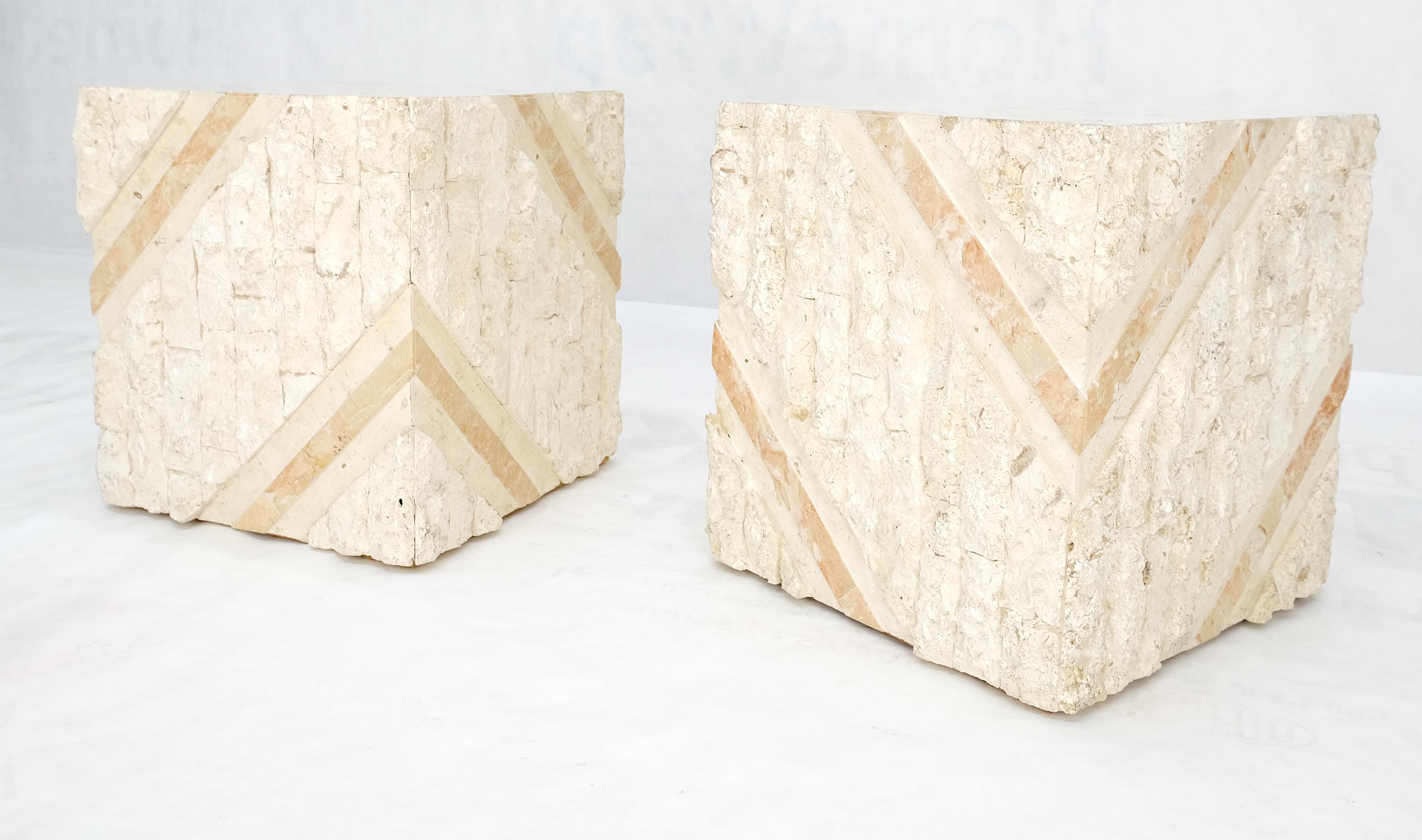 20ième siècle Paire de tables d'appoint de forme cubique en marbre poli tessellé MINT! en vente