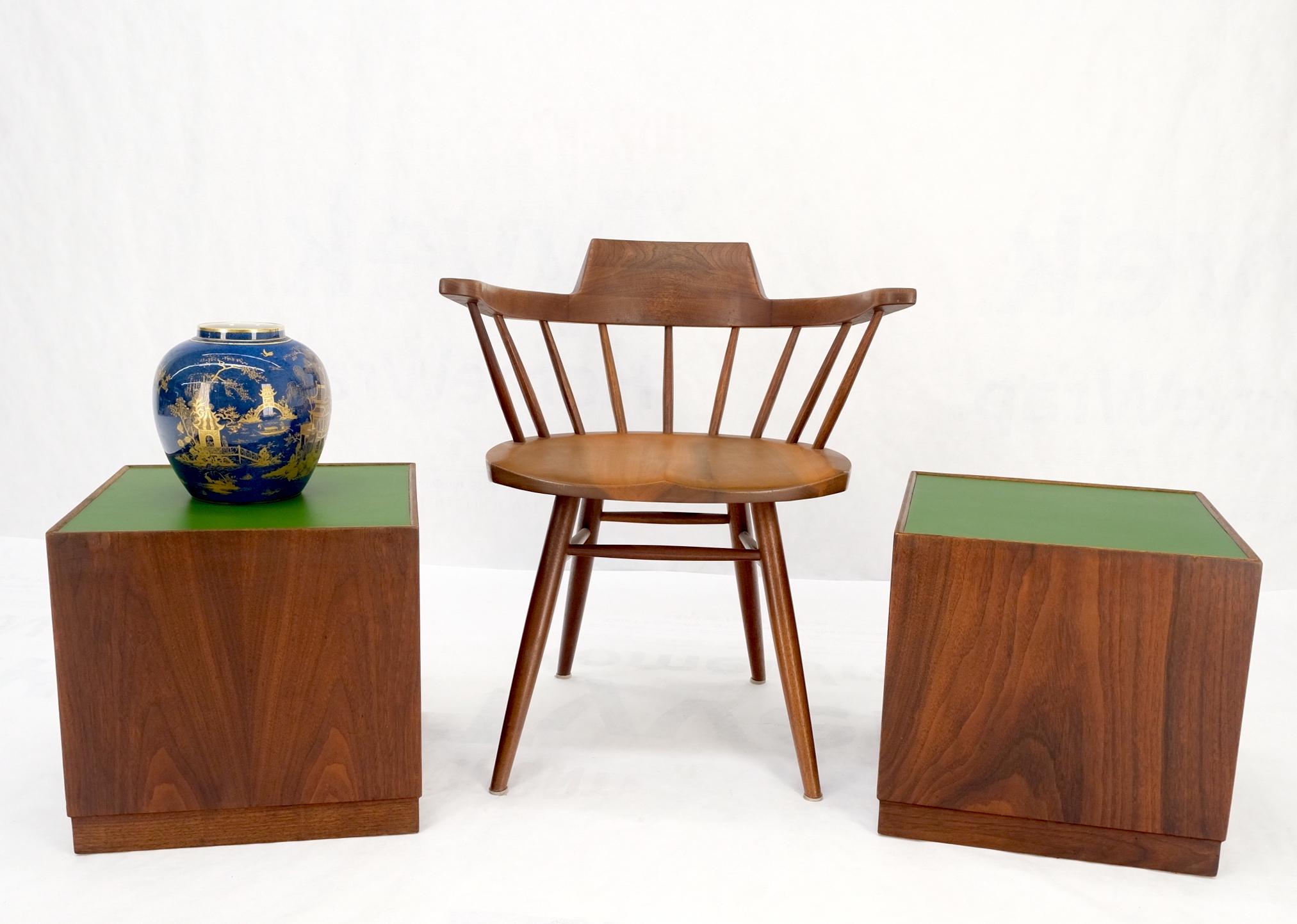 Pair of Cube Shape Walnut Mid-Century Modern End Side Occasional Tables Stands For Sale 7