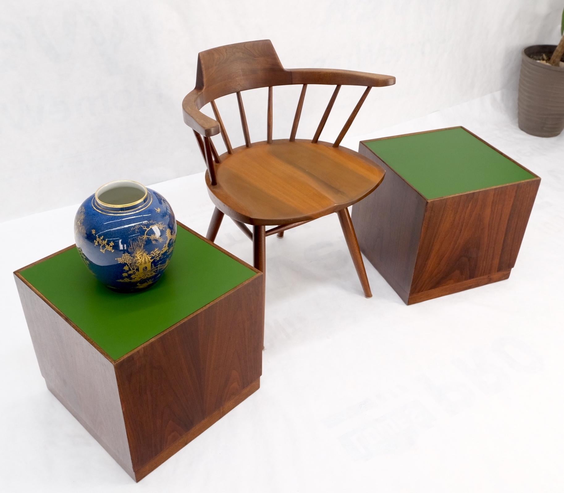 American Pair of Cube Shape Walnut Mid-Century Modern End Side Occasional Tables Stands For Sale