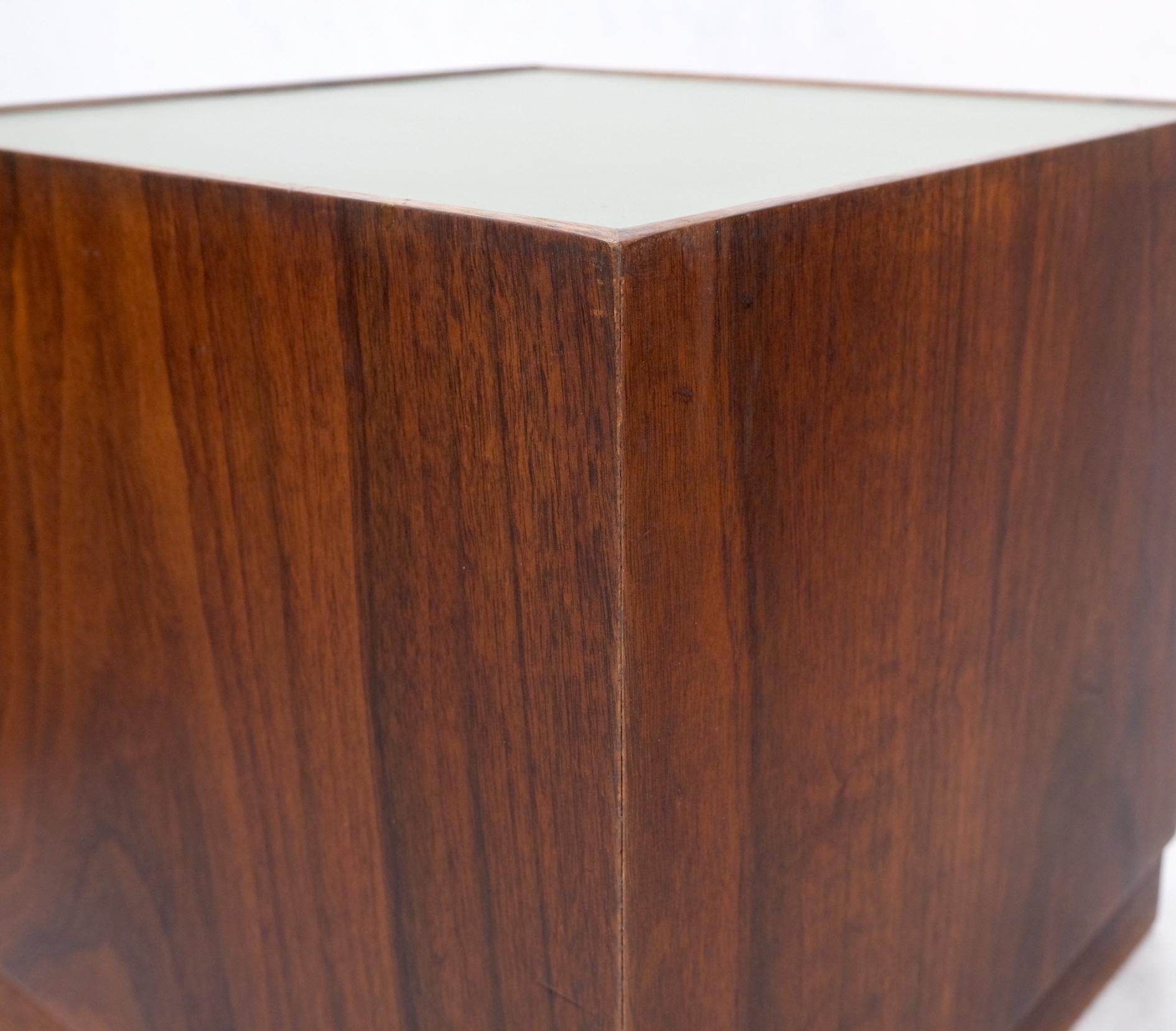 Pair of Cube Shape Walnut Mid-Century Modern End Side Occasional Tables Stands For Sale 3