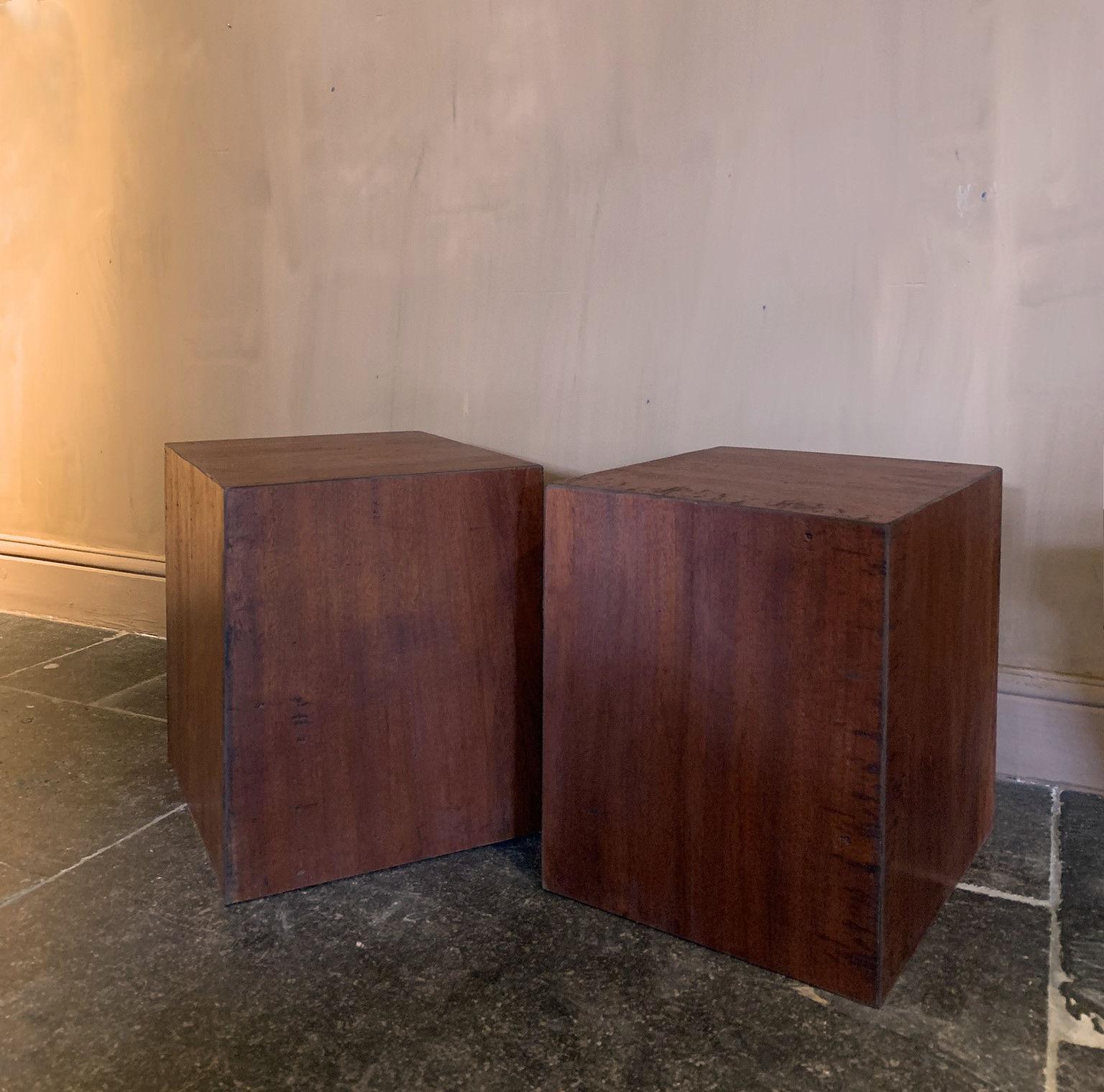 Pair of Cubes Sidetables in Reclaimed Red hardwood For Sale 3