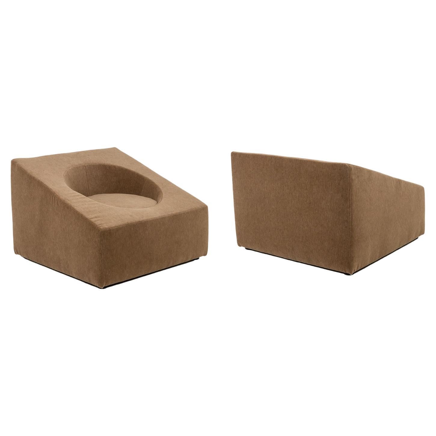 Pair of cubic armchairs in beige mohair fabric. Contemporary. im Angebot