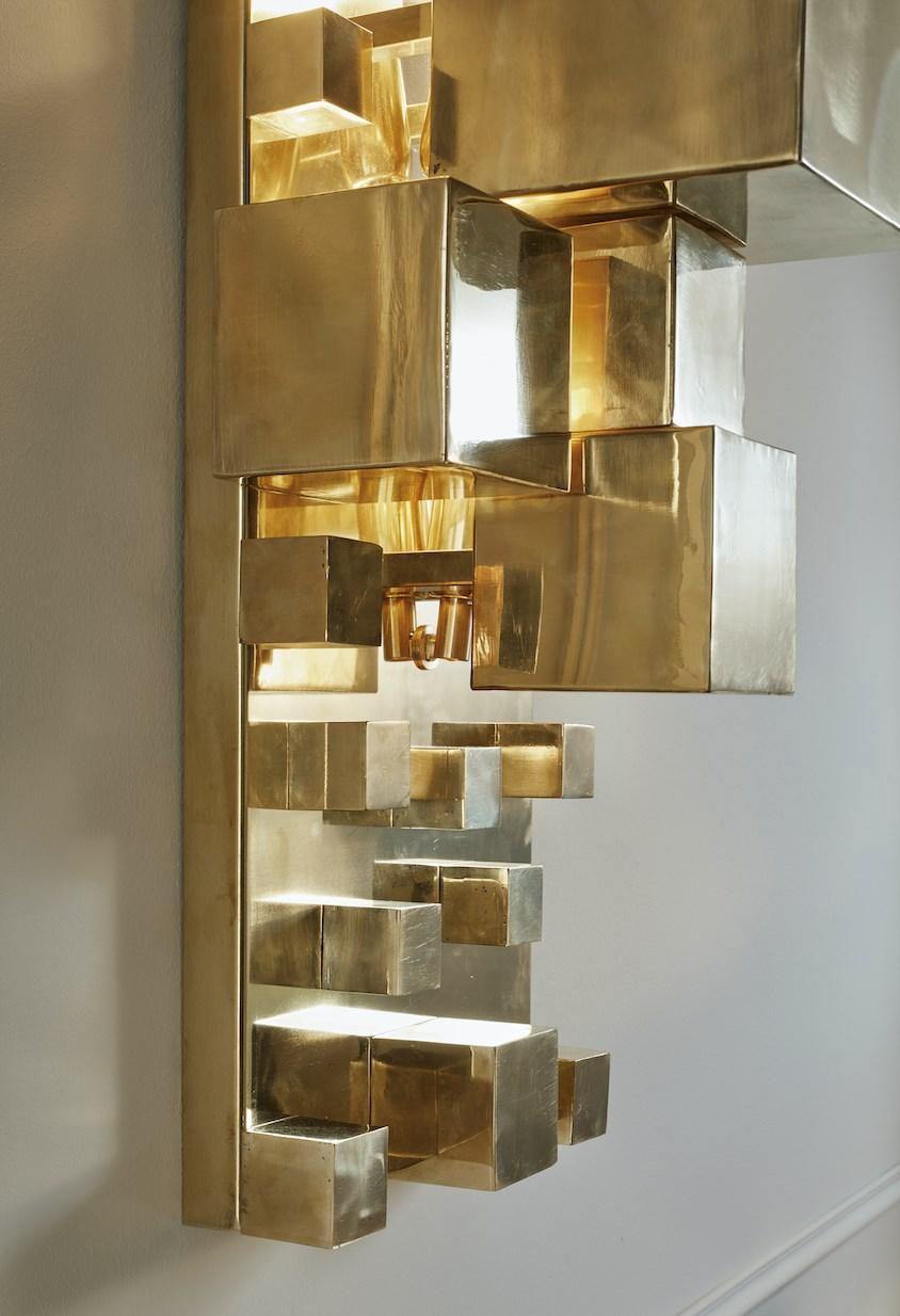 Moderne Paire d'appliques cubiques en laiton par Studio Glustin en vente