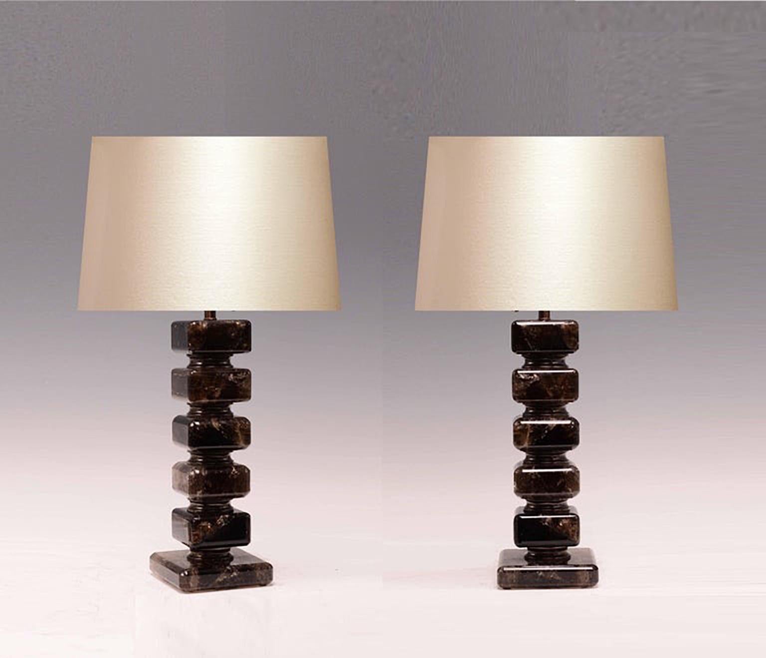 Contemporary Pair of Cubic Form Dark Rock Crystal Lamps with Antique Brass Insert Decoration For Sale
