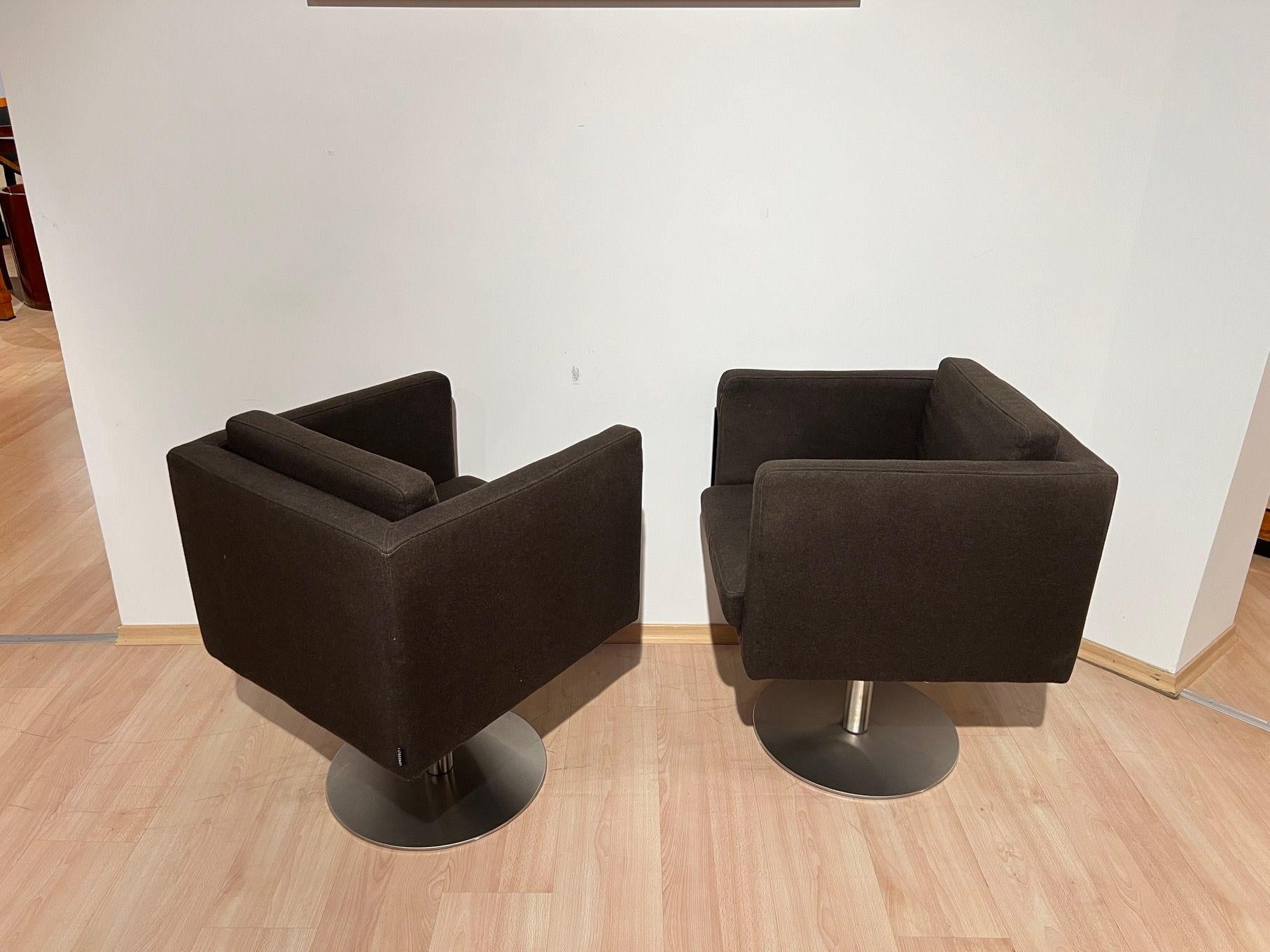 Pair of cubic Swivel Chairs with Tableau by Lensvelt, Netherlands, early 21st C. For Sale 3