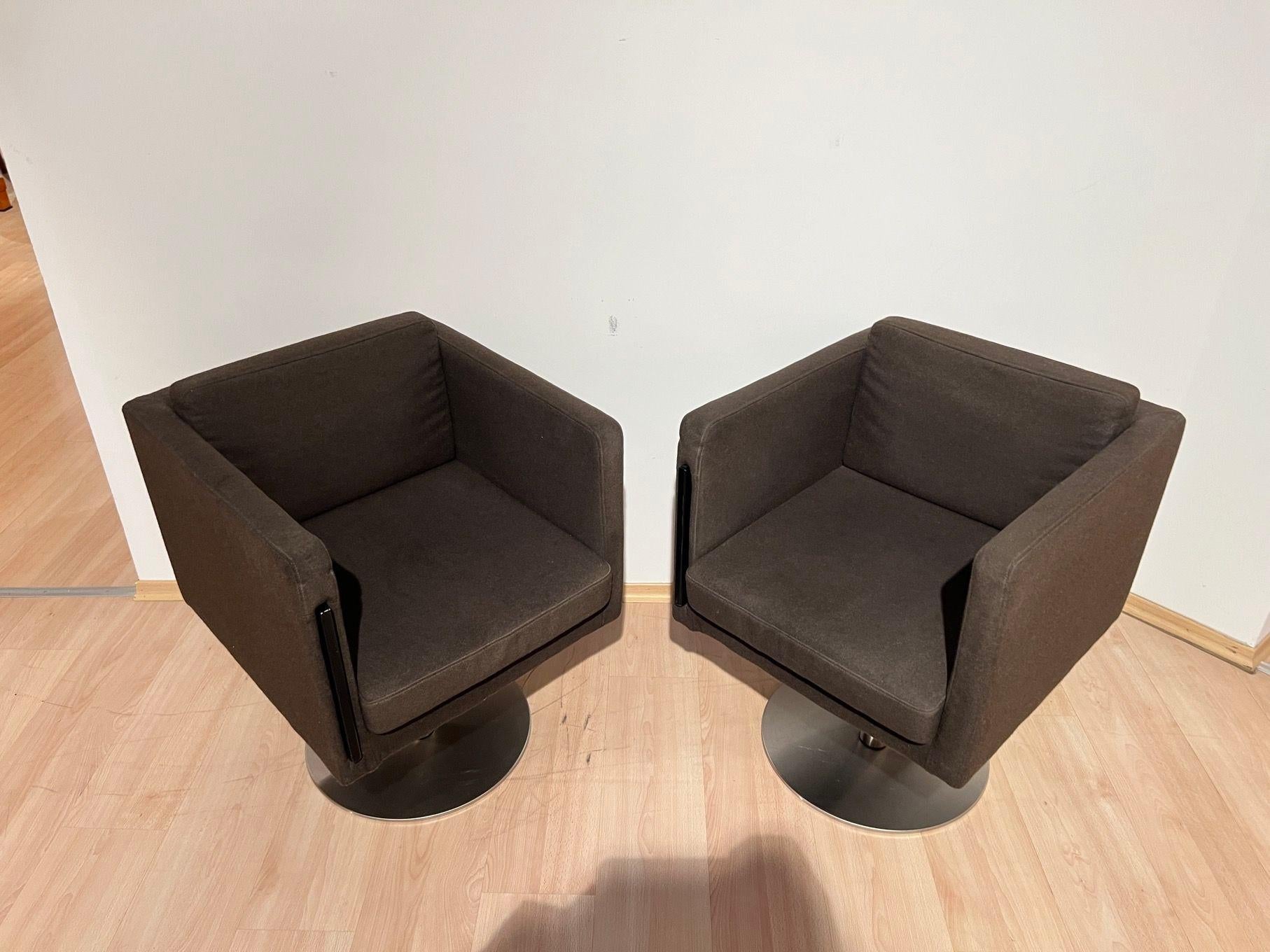 Paire de chaises pivotantes cubiques avec plateau de Lensvelt, Pays-Bas, début du 21e siècle Bon état - En vente à Regensburg, DE