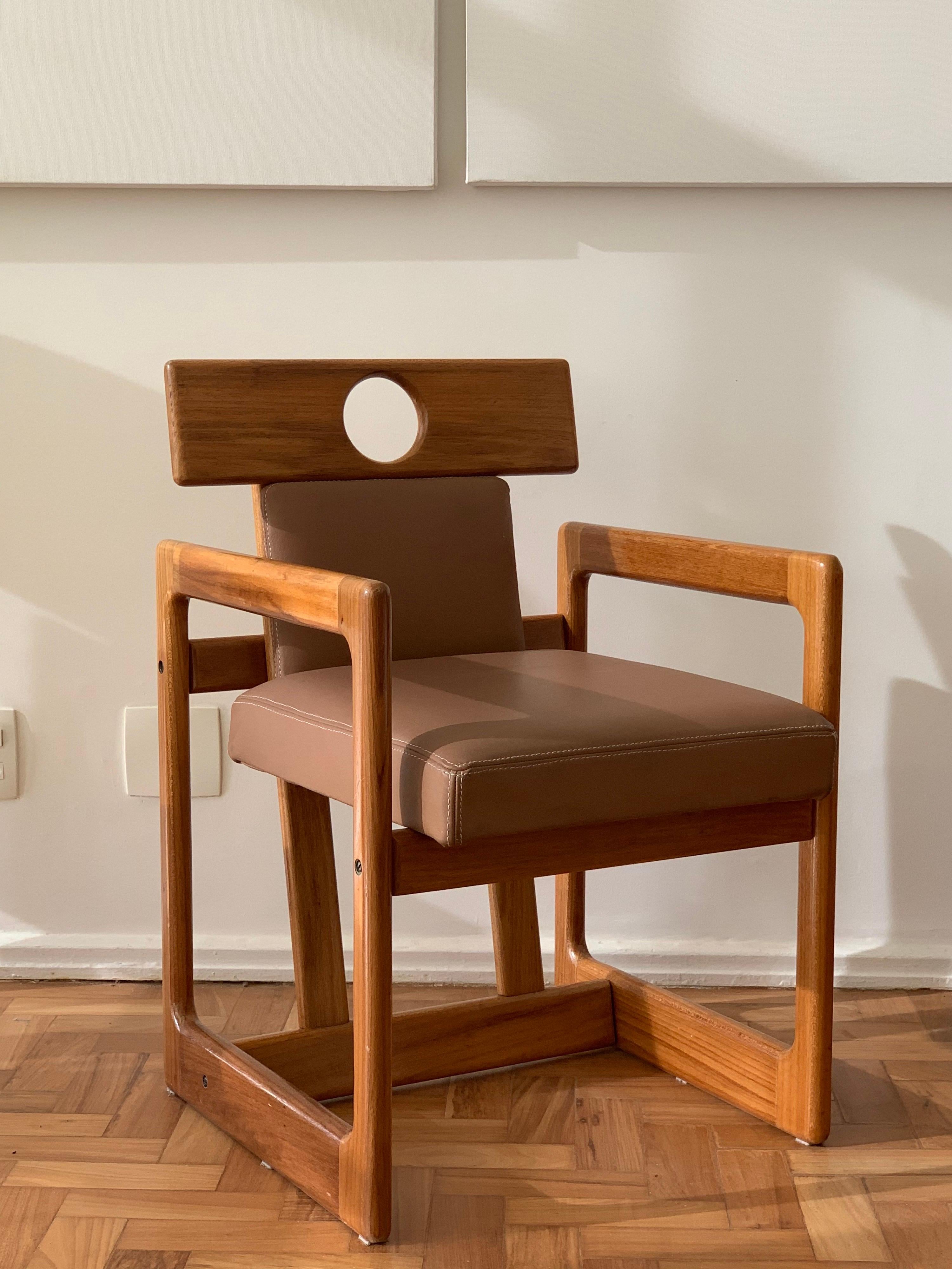 Pair of rare 'Cuiabá' armchairs by Sergio Rodrigues in freijó wood and leather.

Provenance: When invited to design the interiors of the Hotel Eldorado Cuiabá, in Mato Grosso, Sergio Rodrigues took the opportunity to also create the furniture that