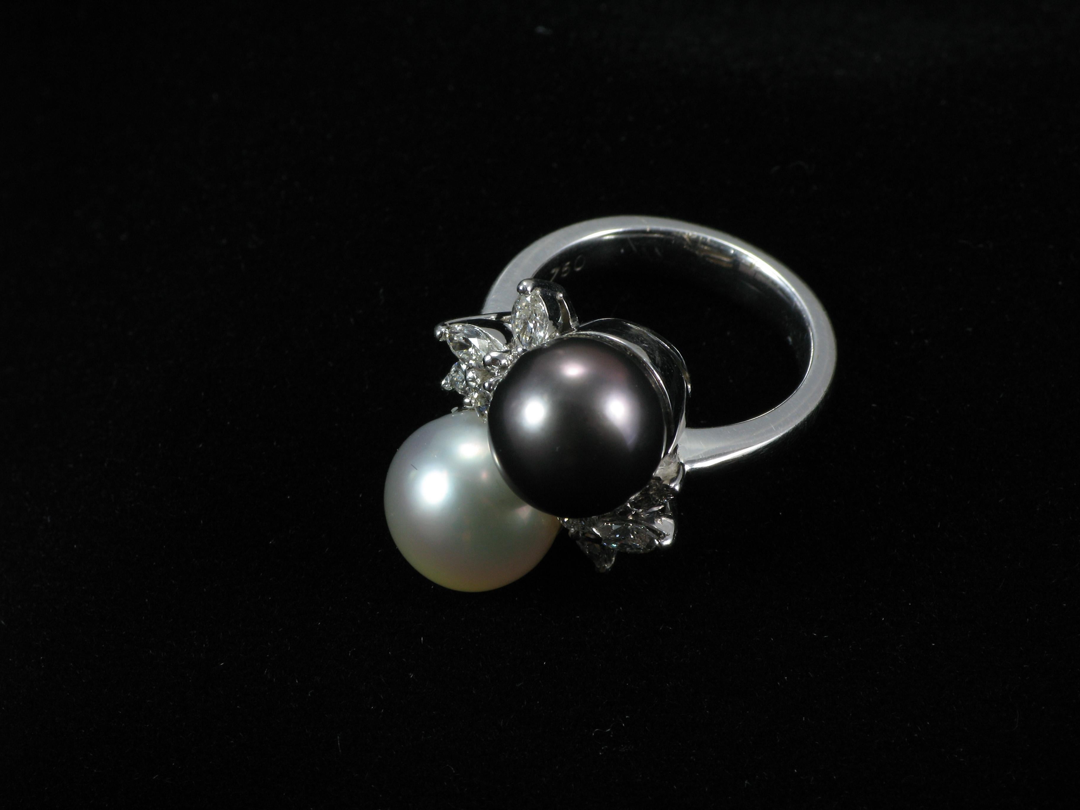 Coppia di orecchini di perle coltivate e diamanti 14K con anello di perle 18K abbinato in vendita 5