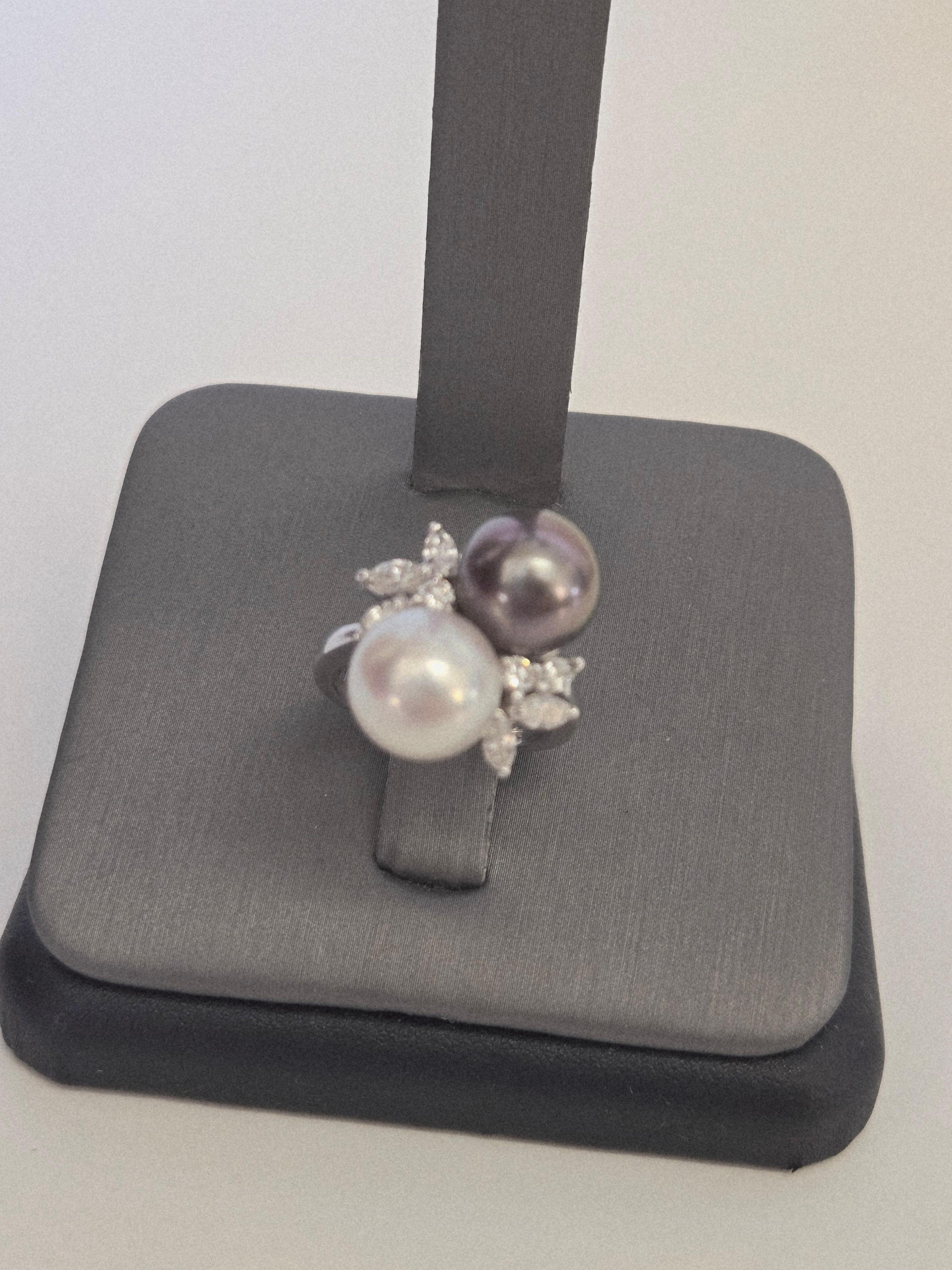 Coppia di orecchini di perle coltivate e diamanti 14K con anello di perle 18K abbinato in vendita 8