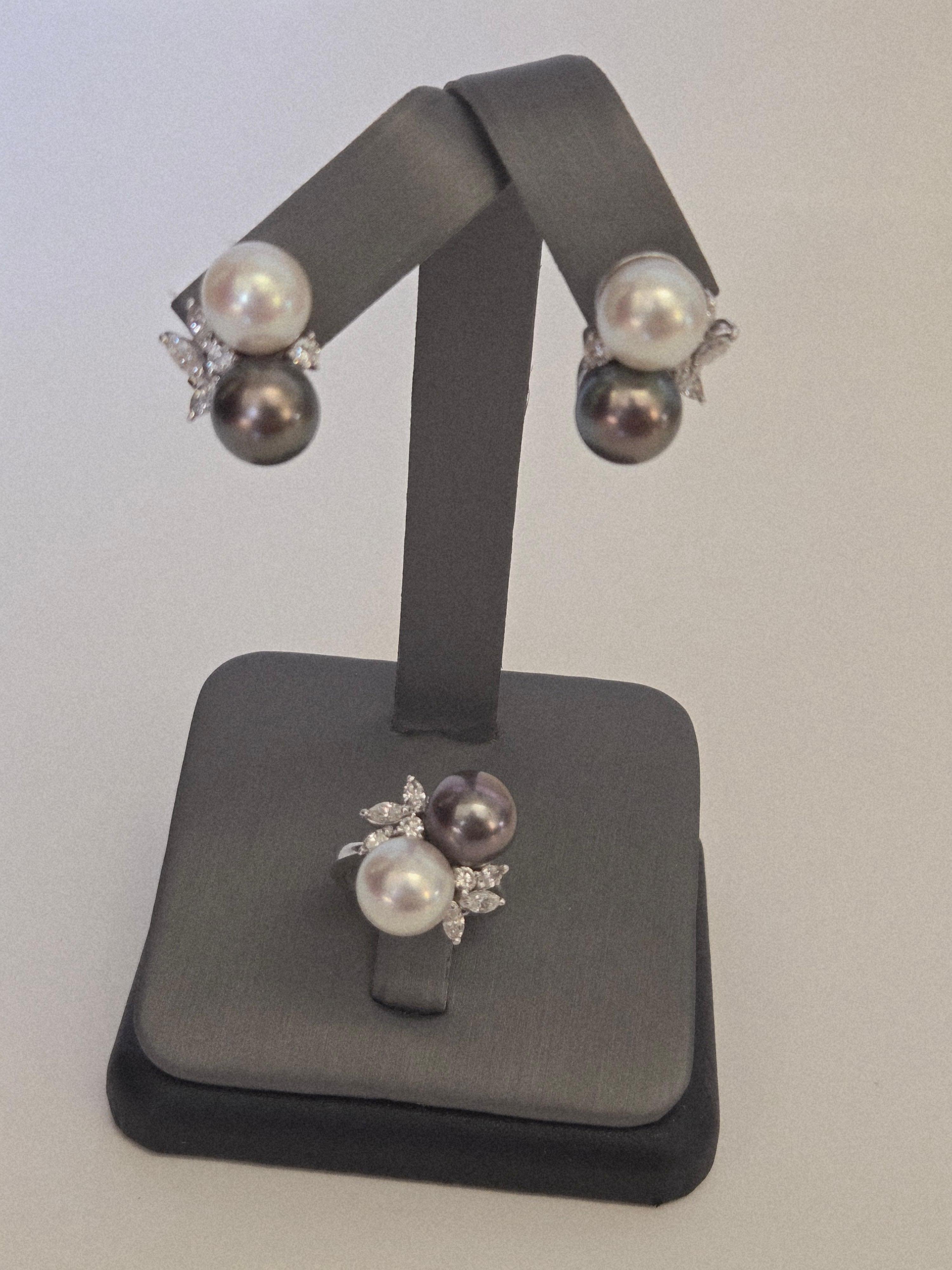 Coppia di orecchini di perle coltivate e diamanti 14K con anello di perle 18K abbinato in vendita 9