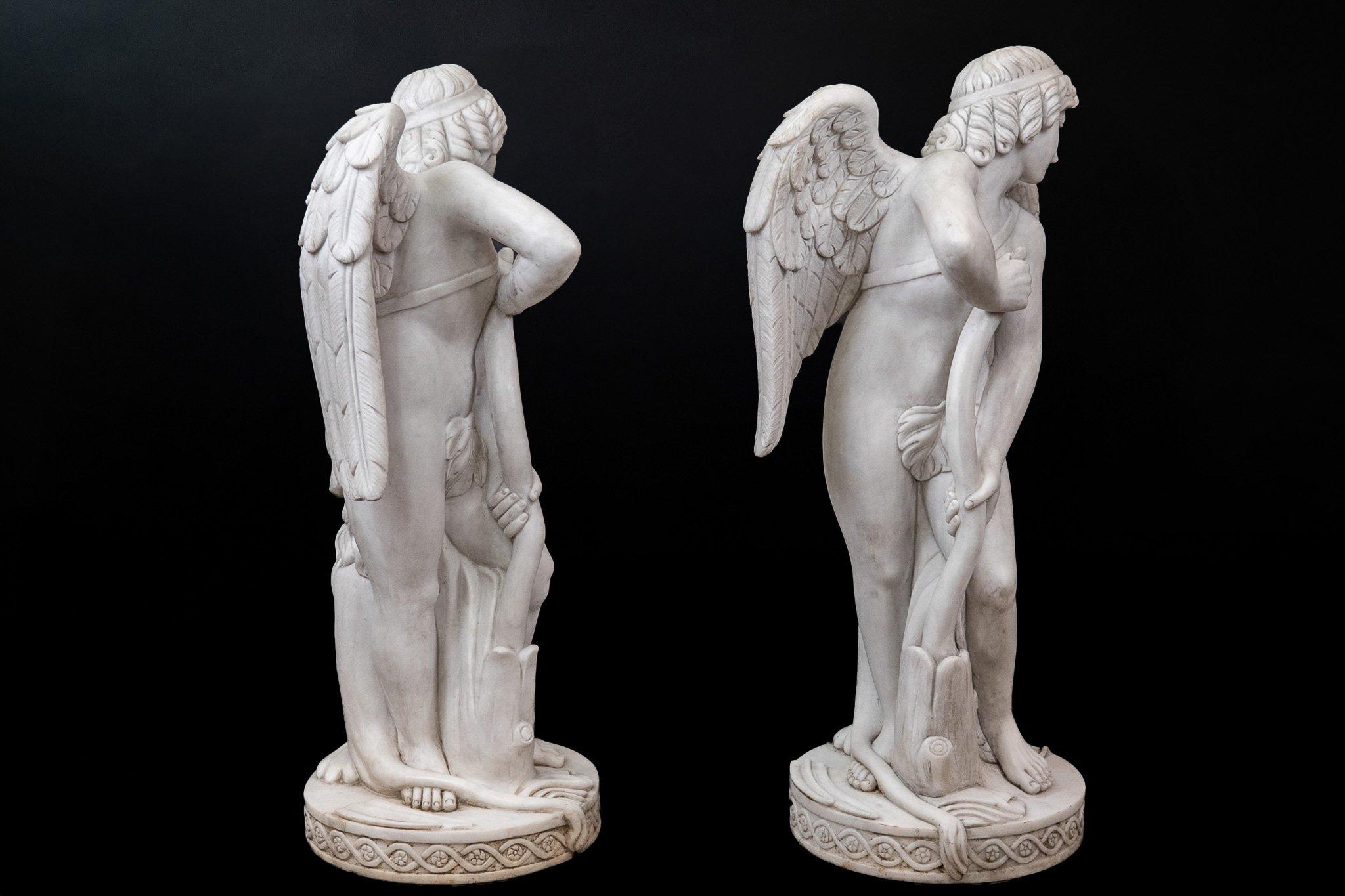 Pareja de esculturas de Cupido en mármol H 106 cm Mármol en venta
