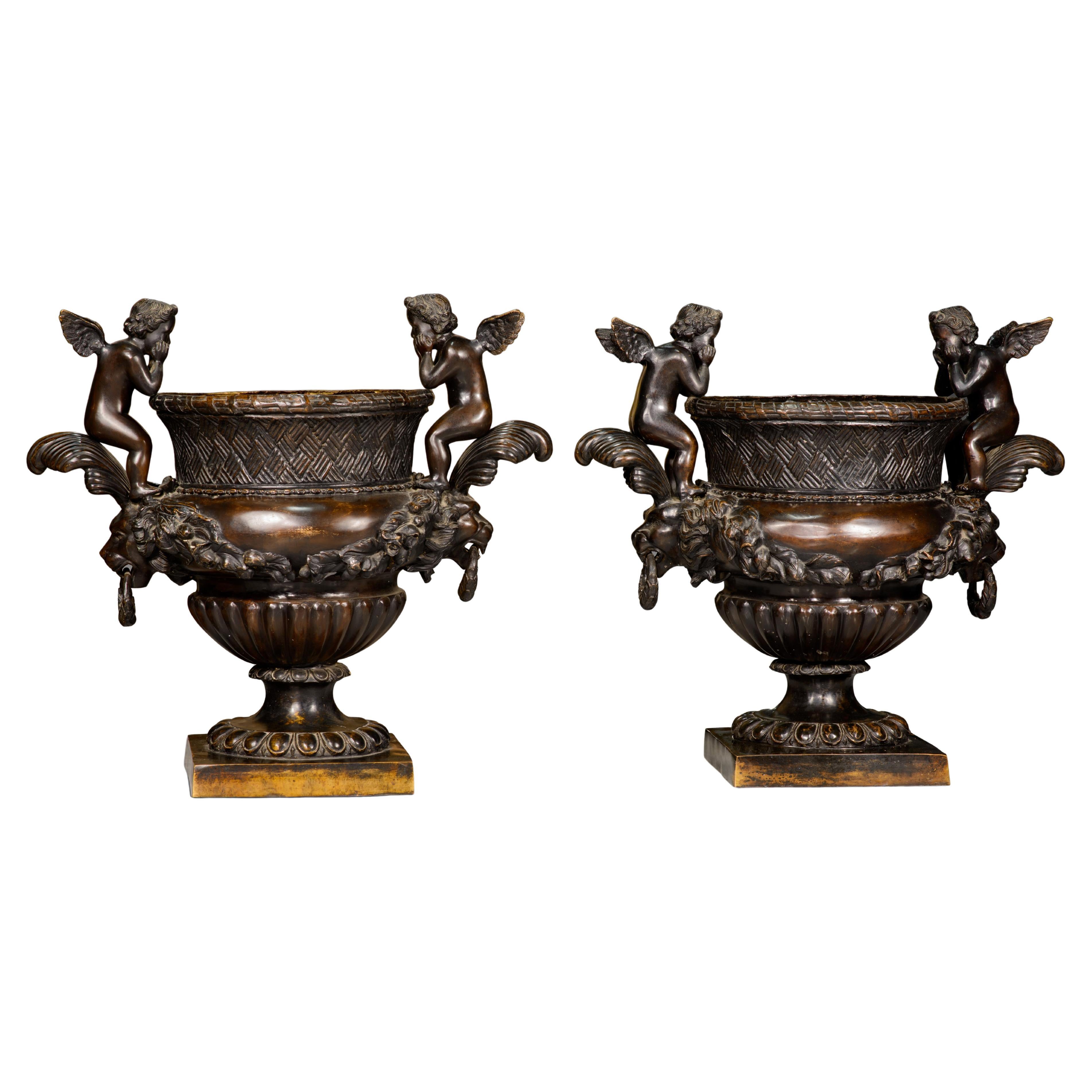 Coppia di tazze. Bronzo. XX secolo, modello di Claude Ballin il Vecchio.