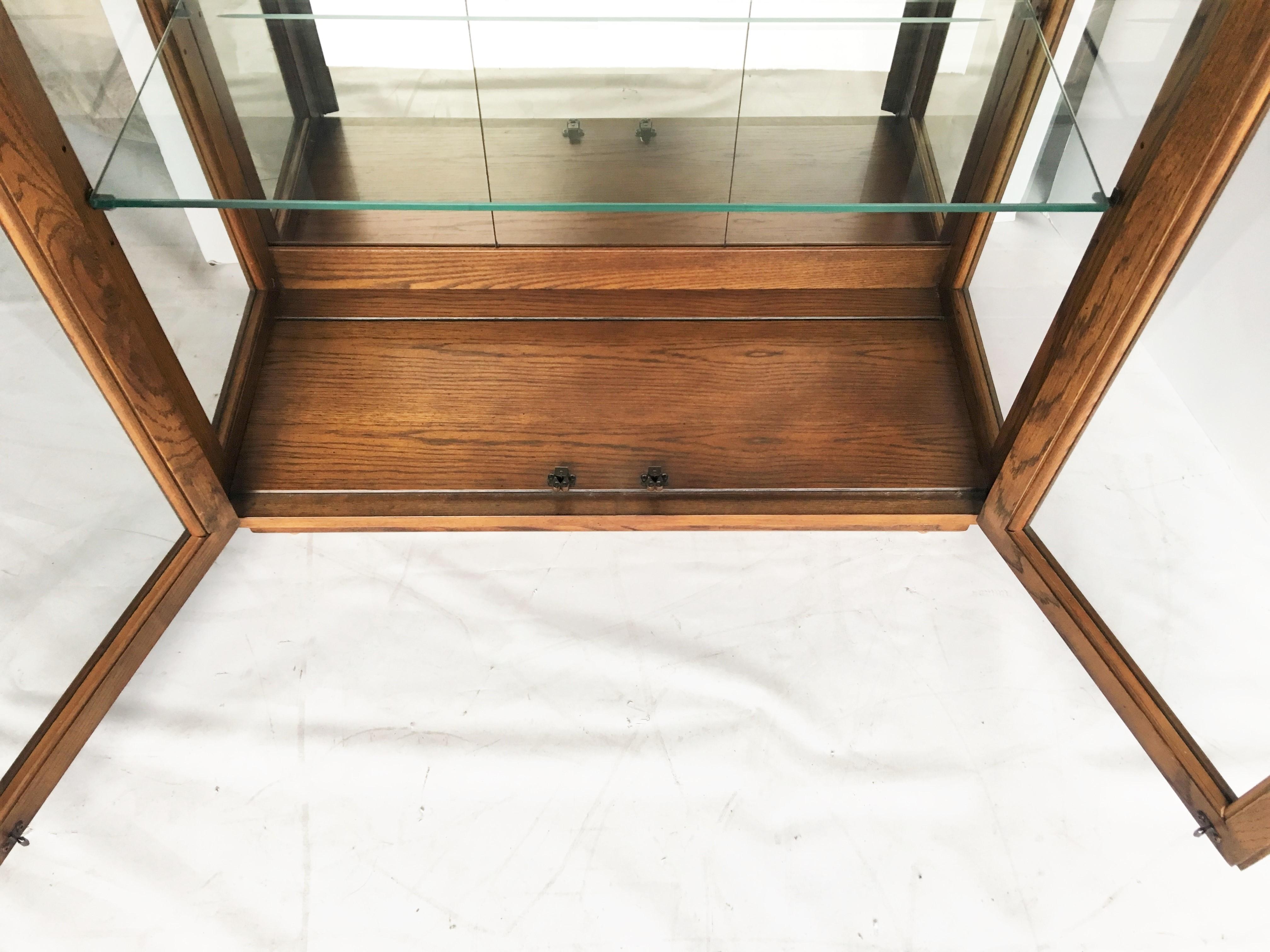 American Pair of Curio Display Cabinets by Henredon