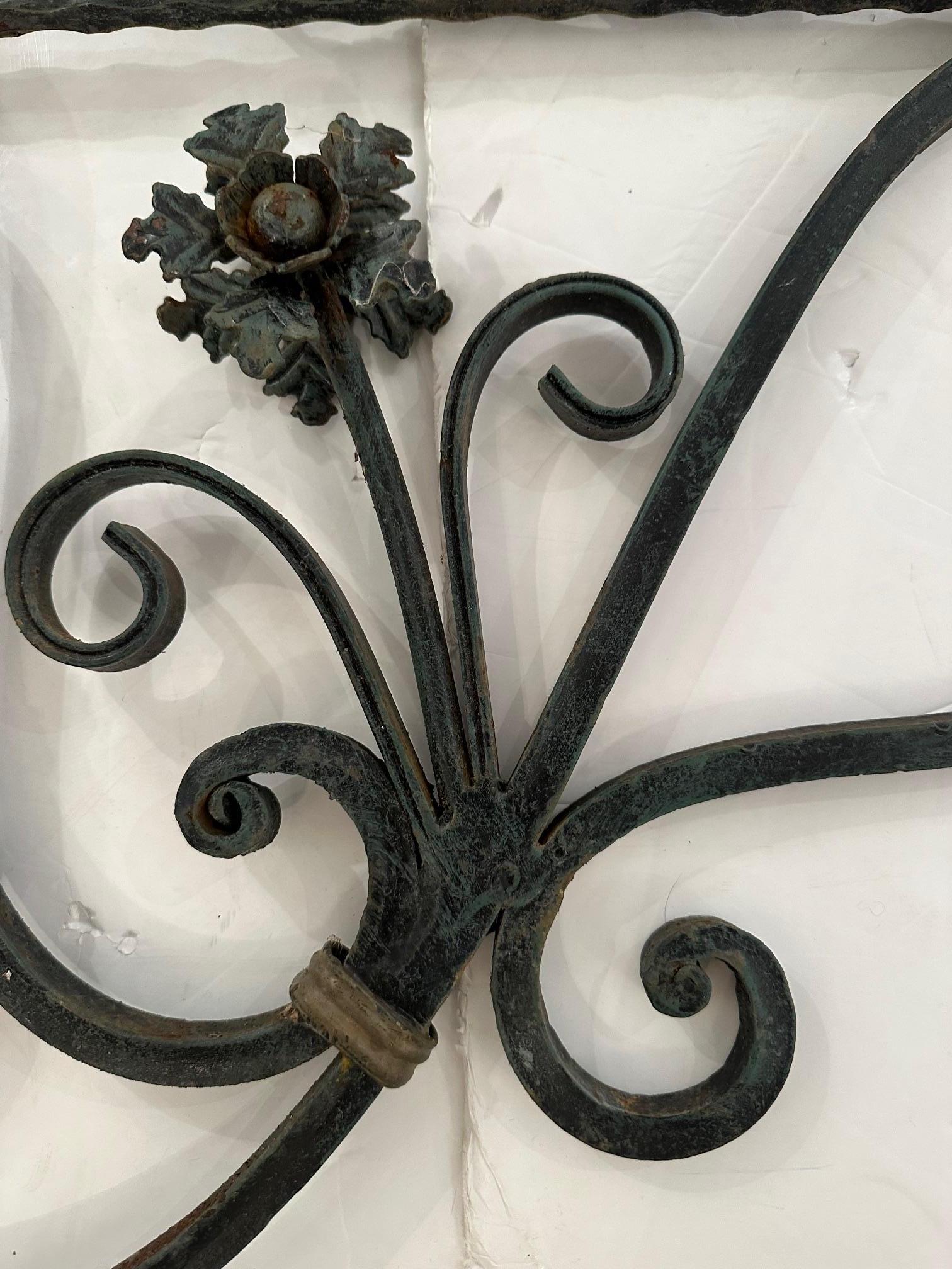 Pair of Curlicue Decorative Cast Iron Panels Brackets In Good Condition In Hopewell, NJ