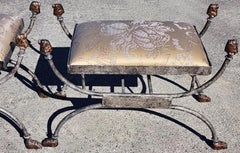 Coppia di panche Curule e poggiapiedi con motivo a leone